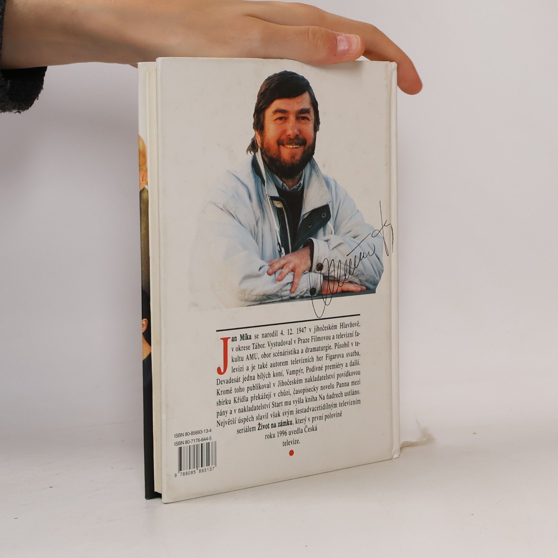 Jan Míka Život na zámku. Podle stejnojmenného televizního seriálu. Pokračování