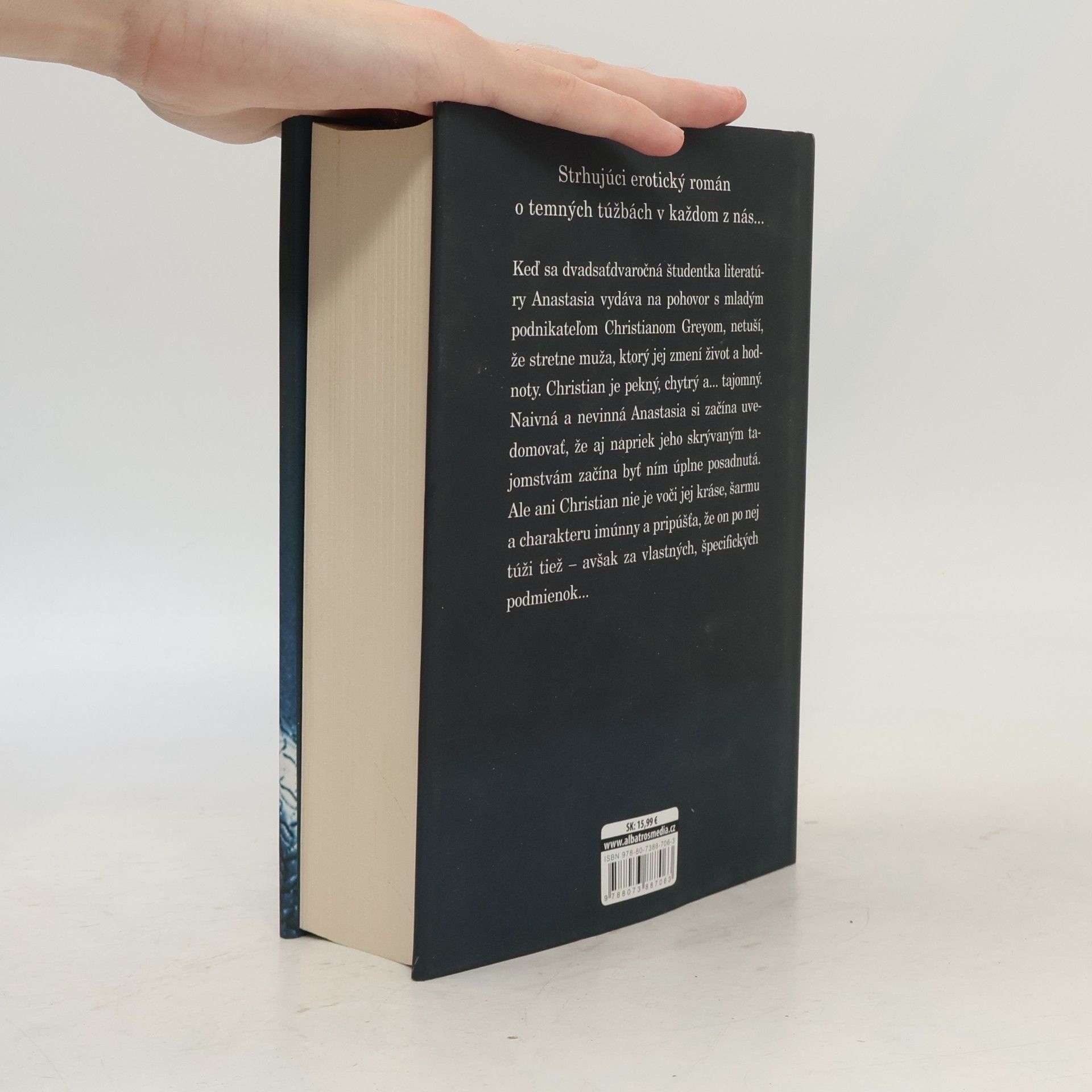 E. L. James Päťdesiat odtieňov sivej