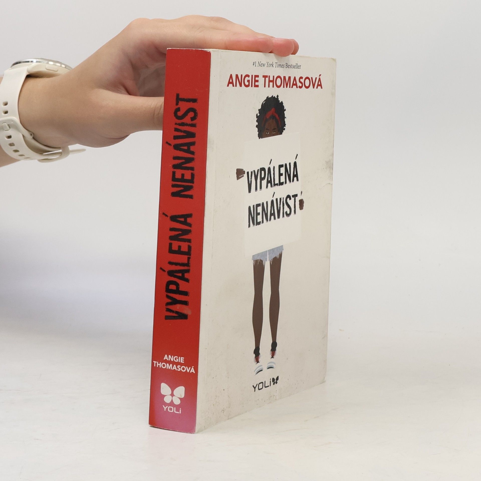 Angie Thomas Vypálená nenávist