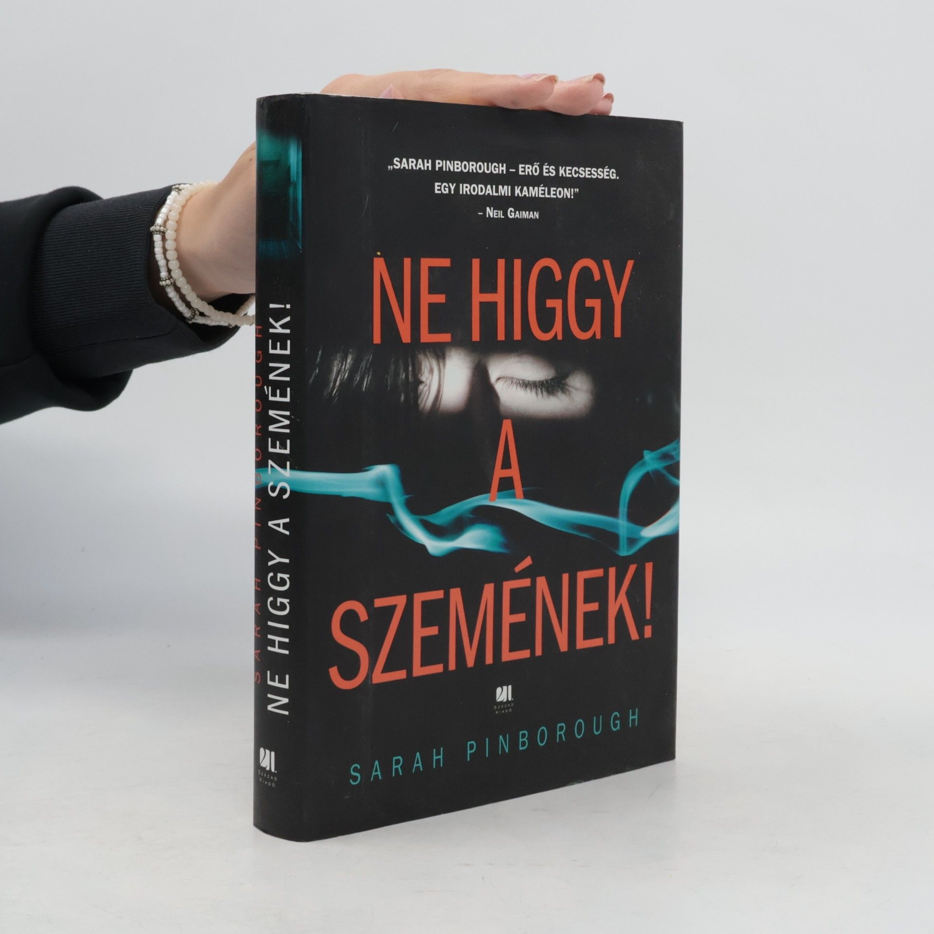 Sarah Pinborough Ne higgy a szemének!