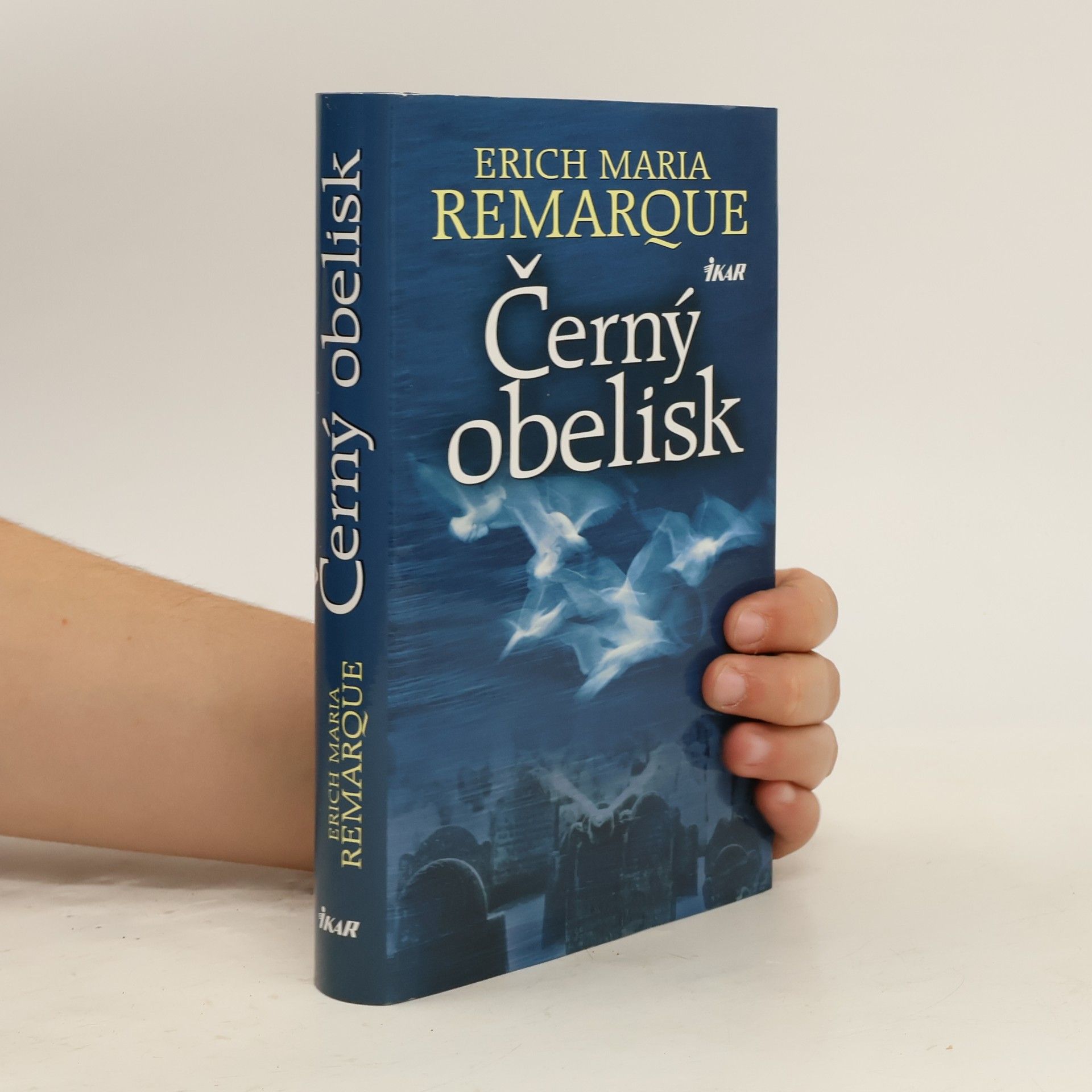Erich Maria Remarque Černý obelisk