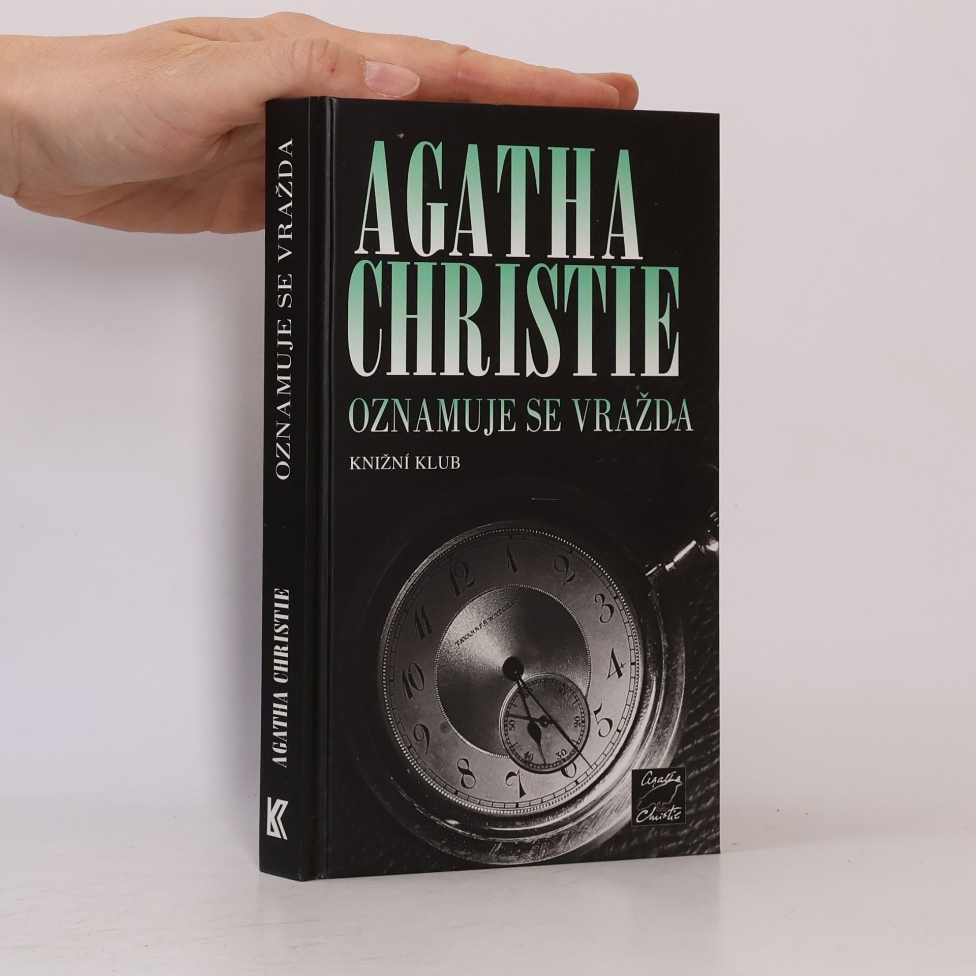 Agatha Christie Oznamuje se vražda