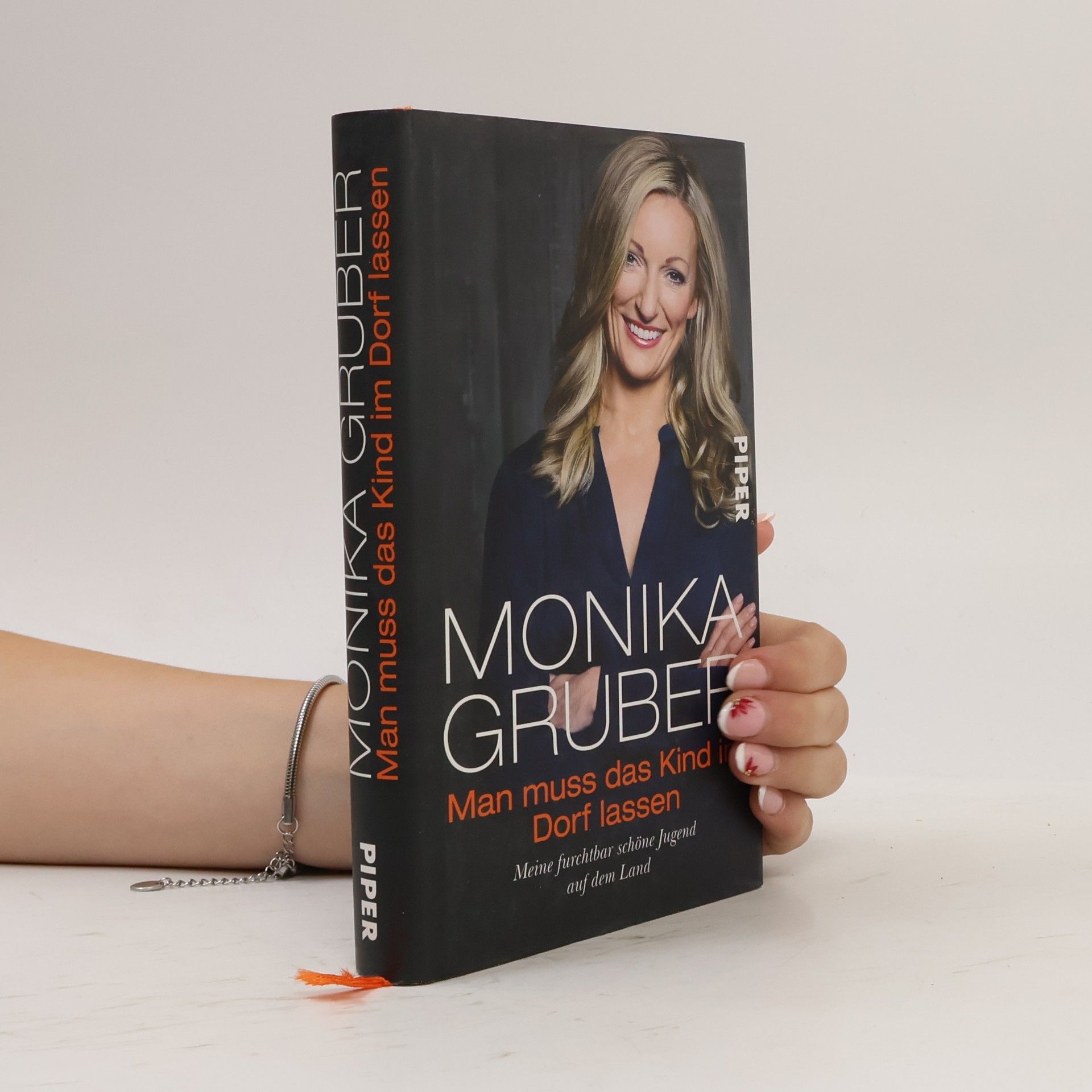 Monika Gruber Man muss das Kind im Dorf lassen