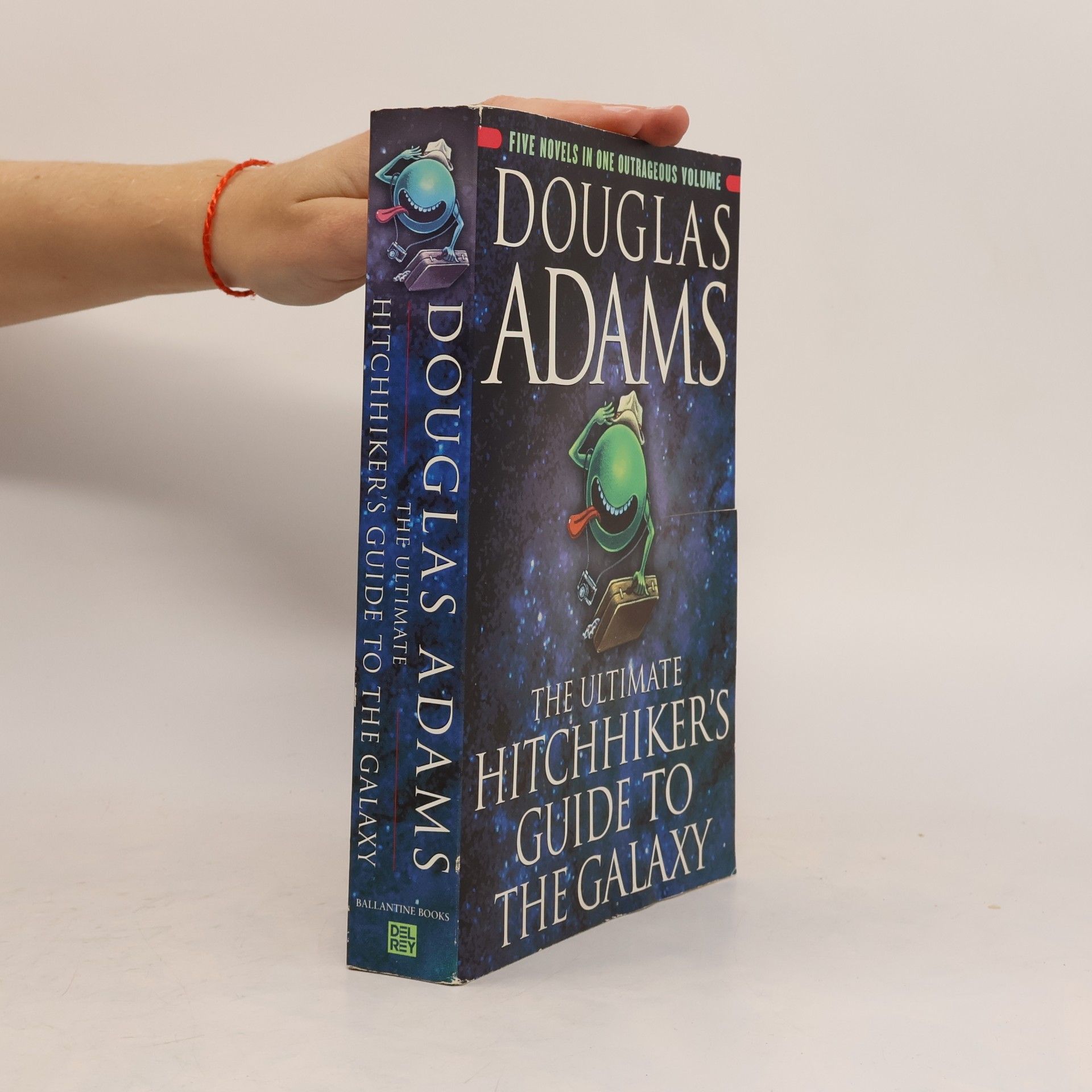 Douglas Adams The Ultimate Hitchhiker's Guide to the Galaxy