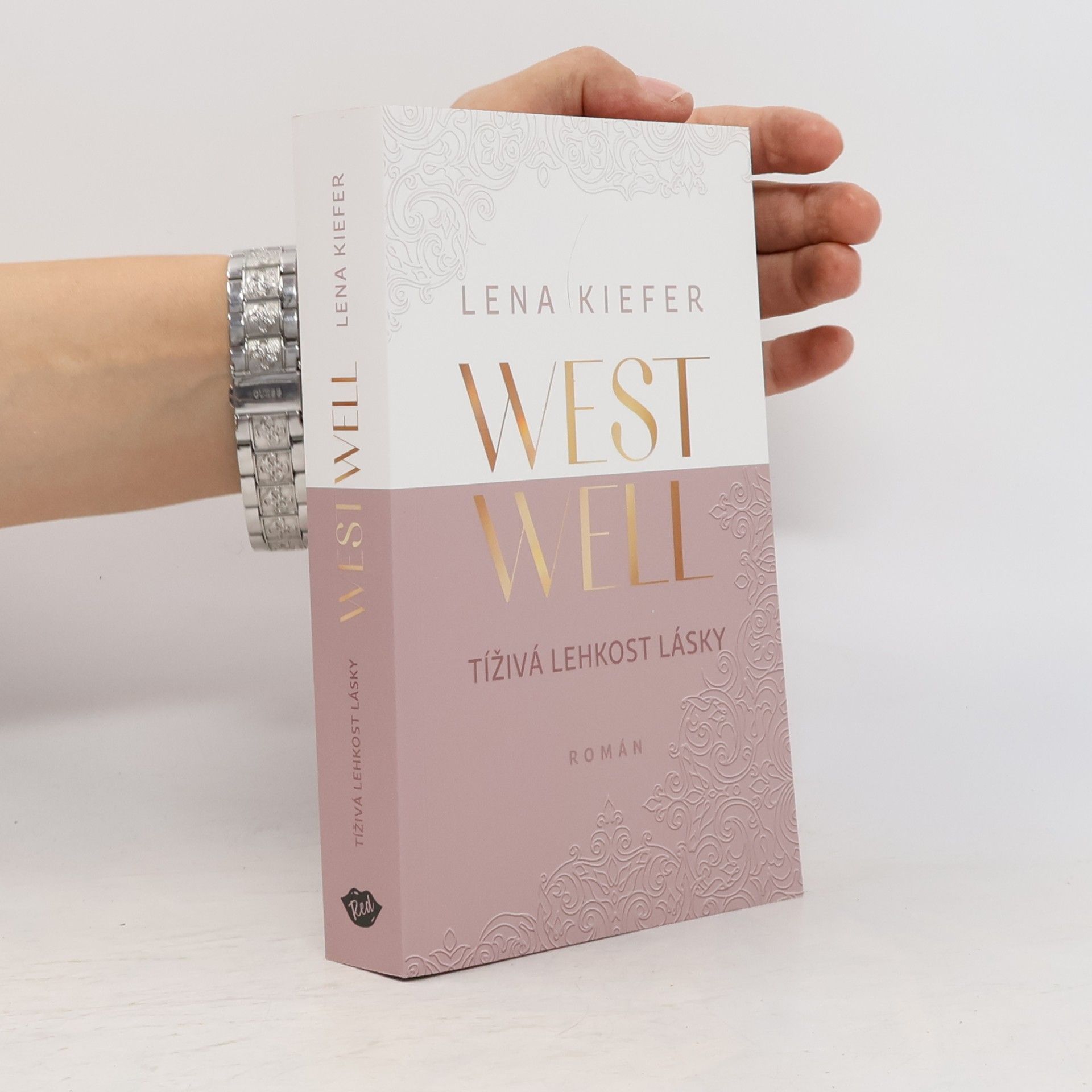 Lena Kiefer Westwell. Tíživá lehkost lásky