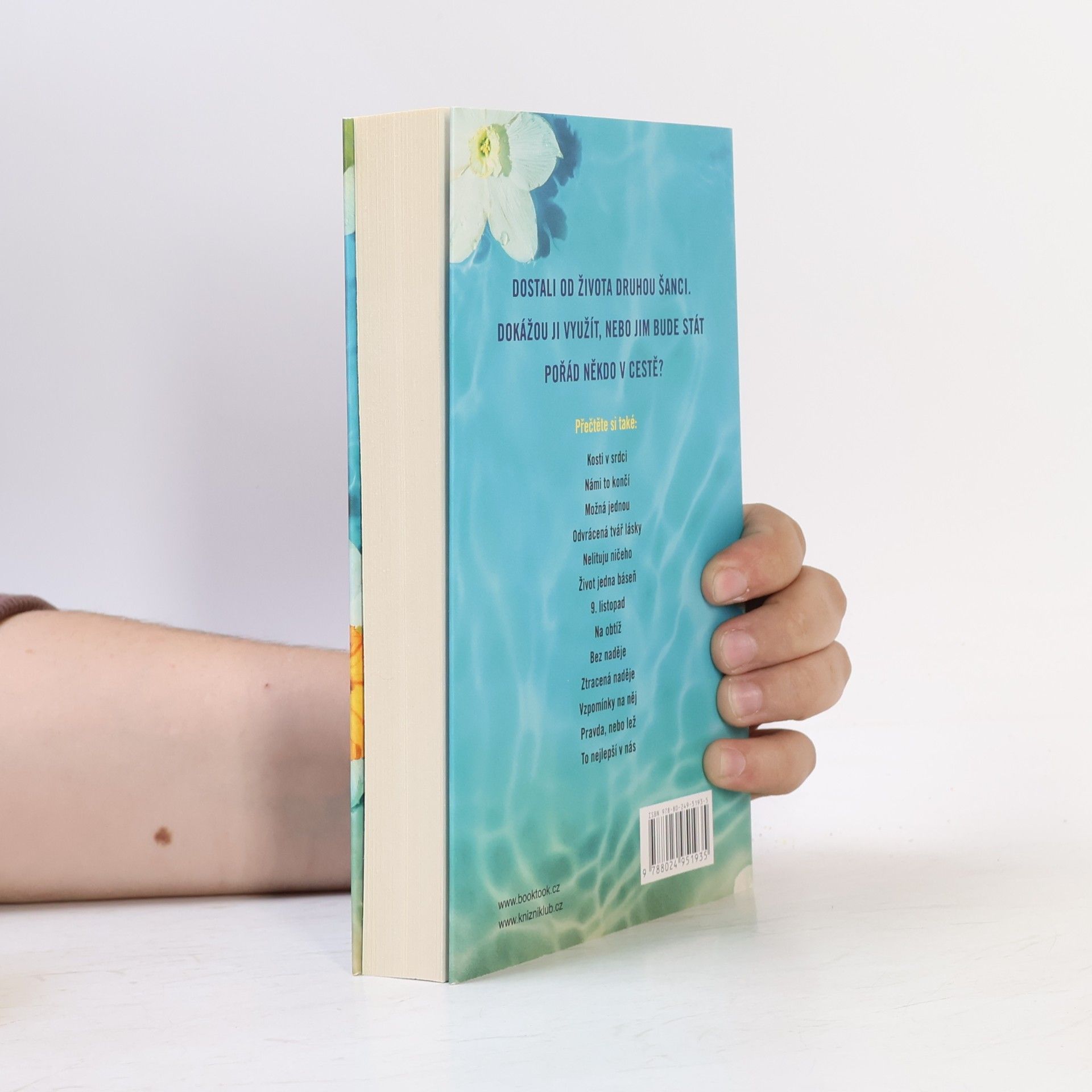 Colleen Hoover Námi to začíná