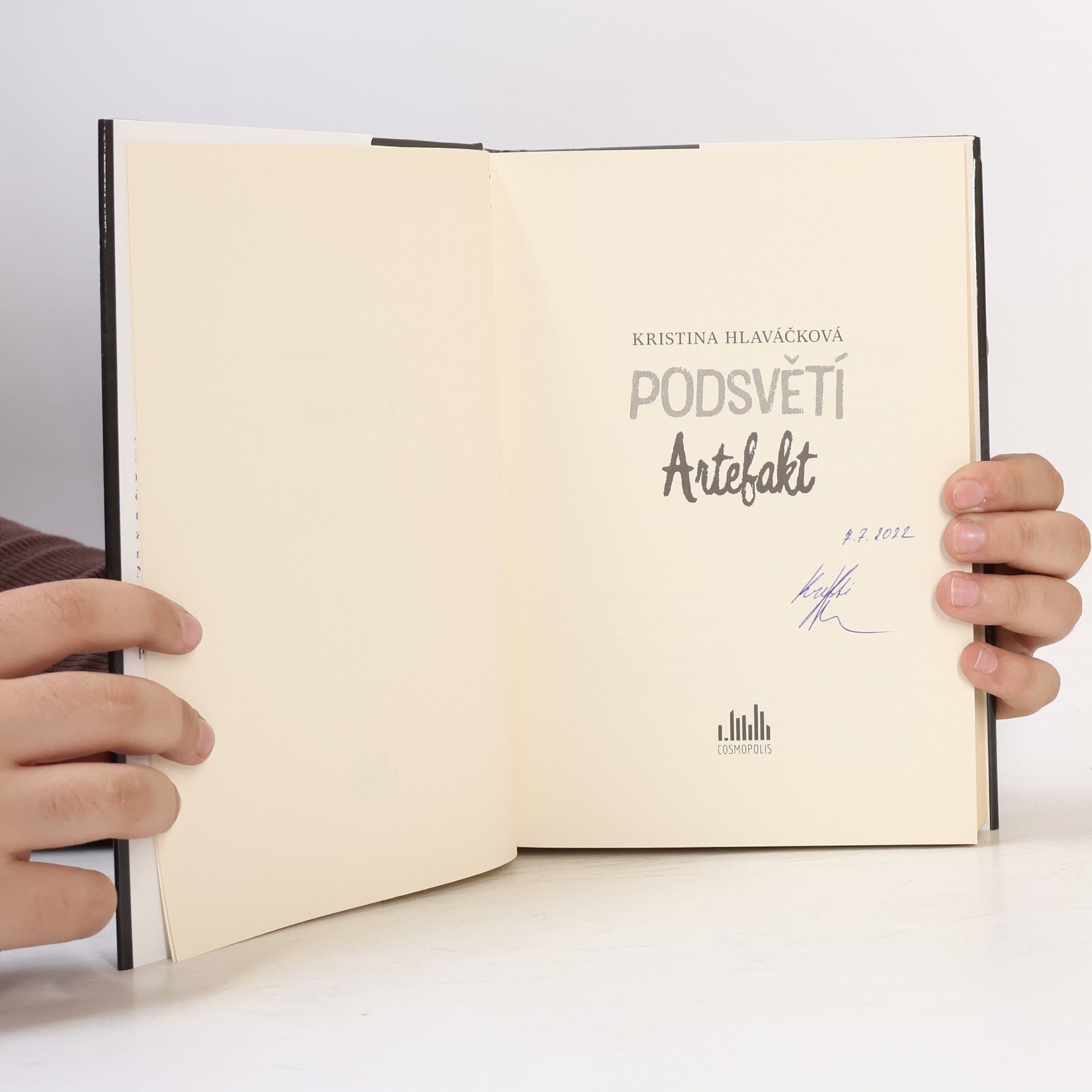 Kristina Hlaváčková Podsvětí. Artefakt.
