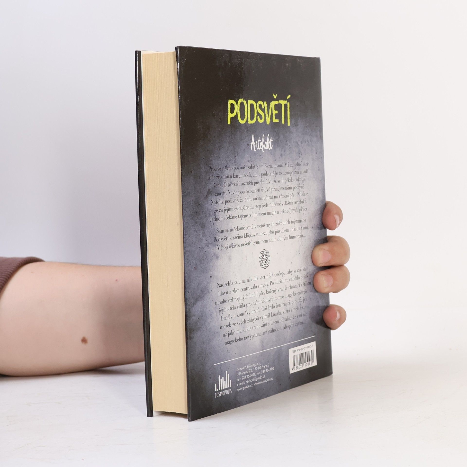 Kristina Hlaváčková Podsvětí. Artefakt.