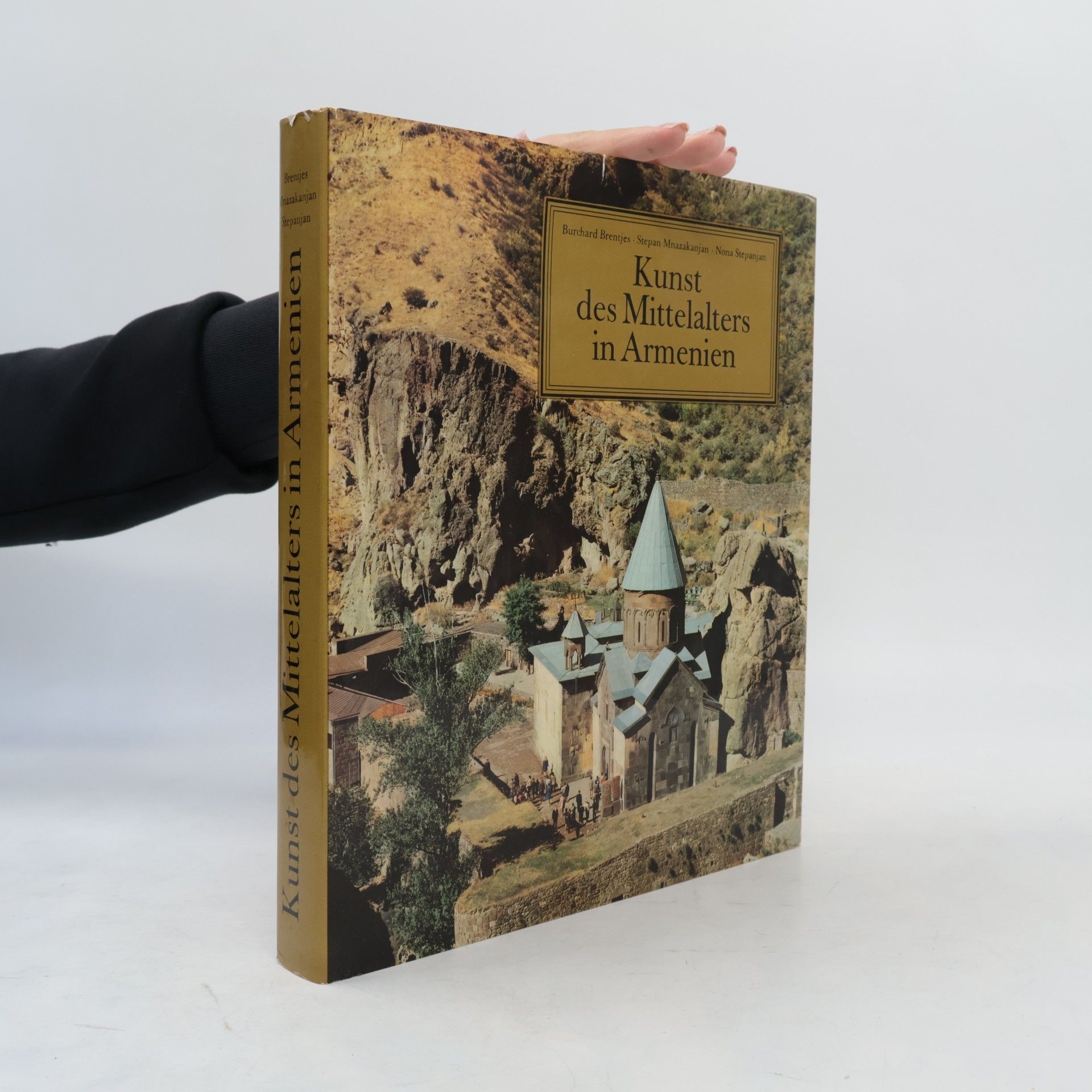 Nona Stepanjan Kunst der Mittelalters in Armenien