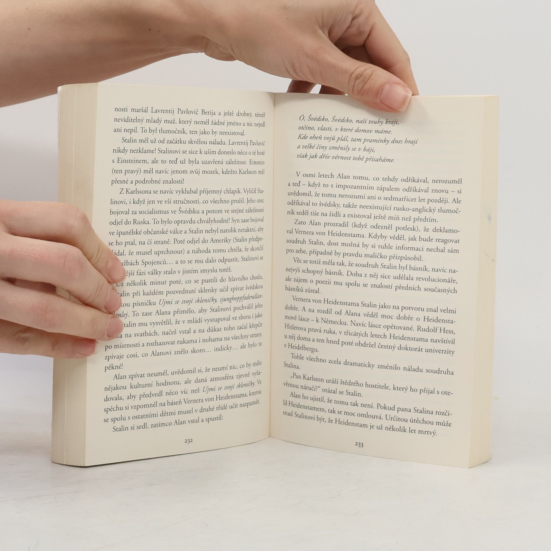 Jonas Jonasson Stoletý stařík, který vylezl z okna a zmizel