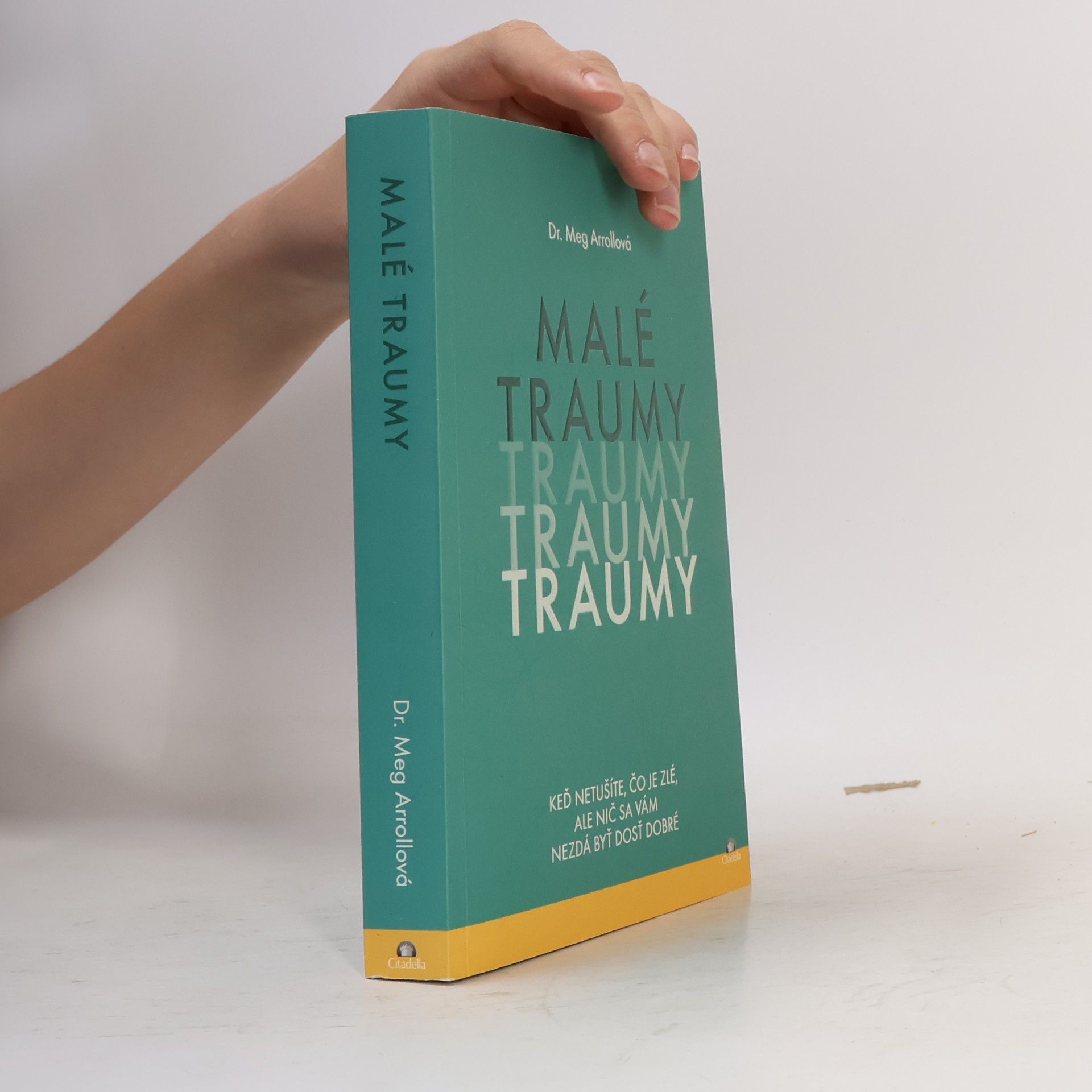 Meg Arroll Malé traumy