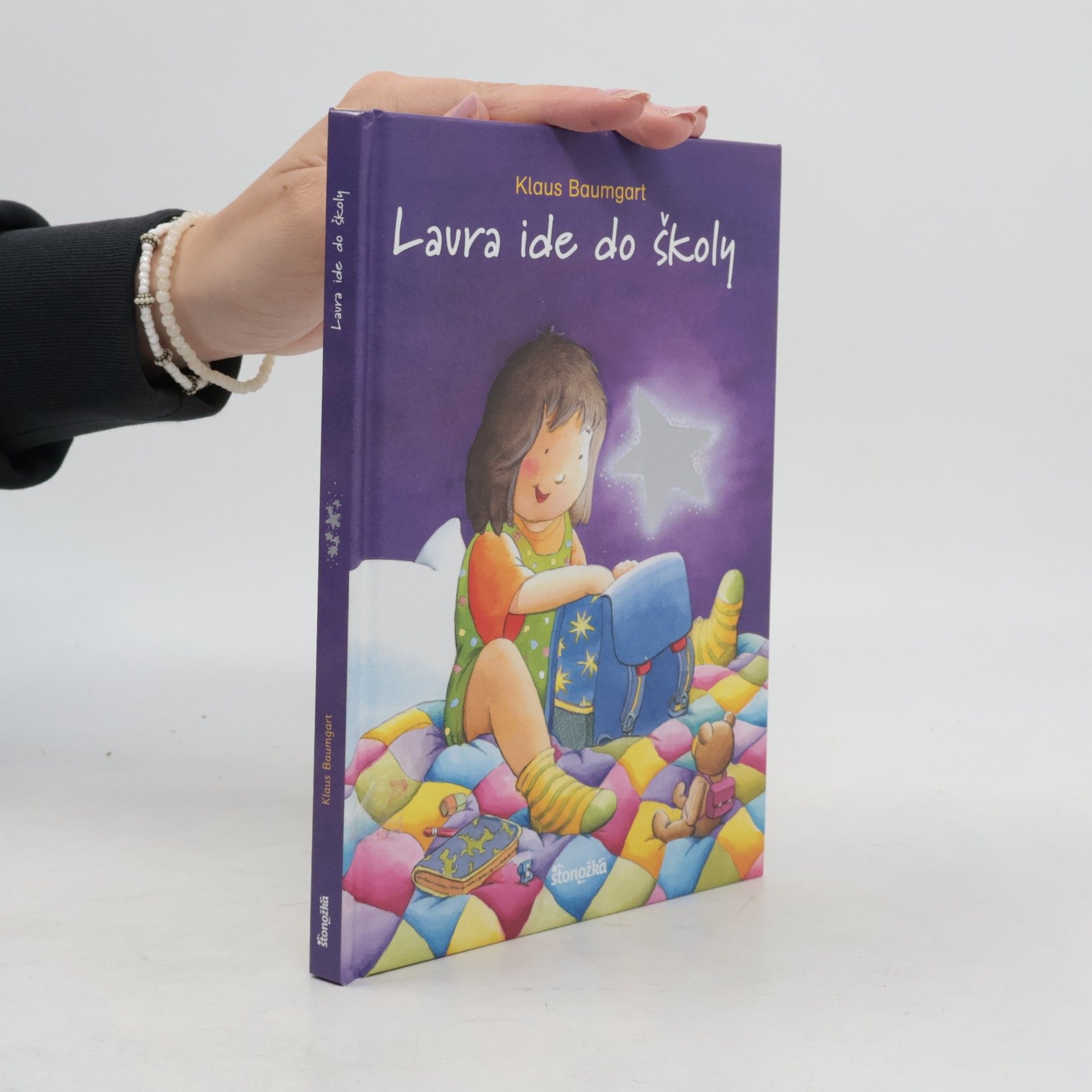 Klaus Baumgart Laura ide do školy