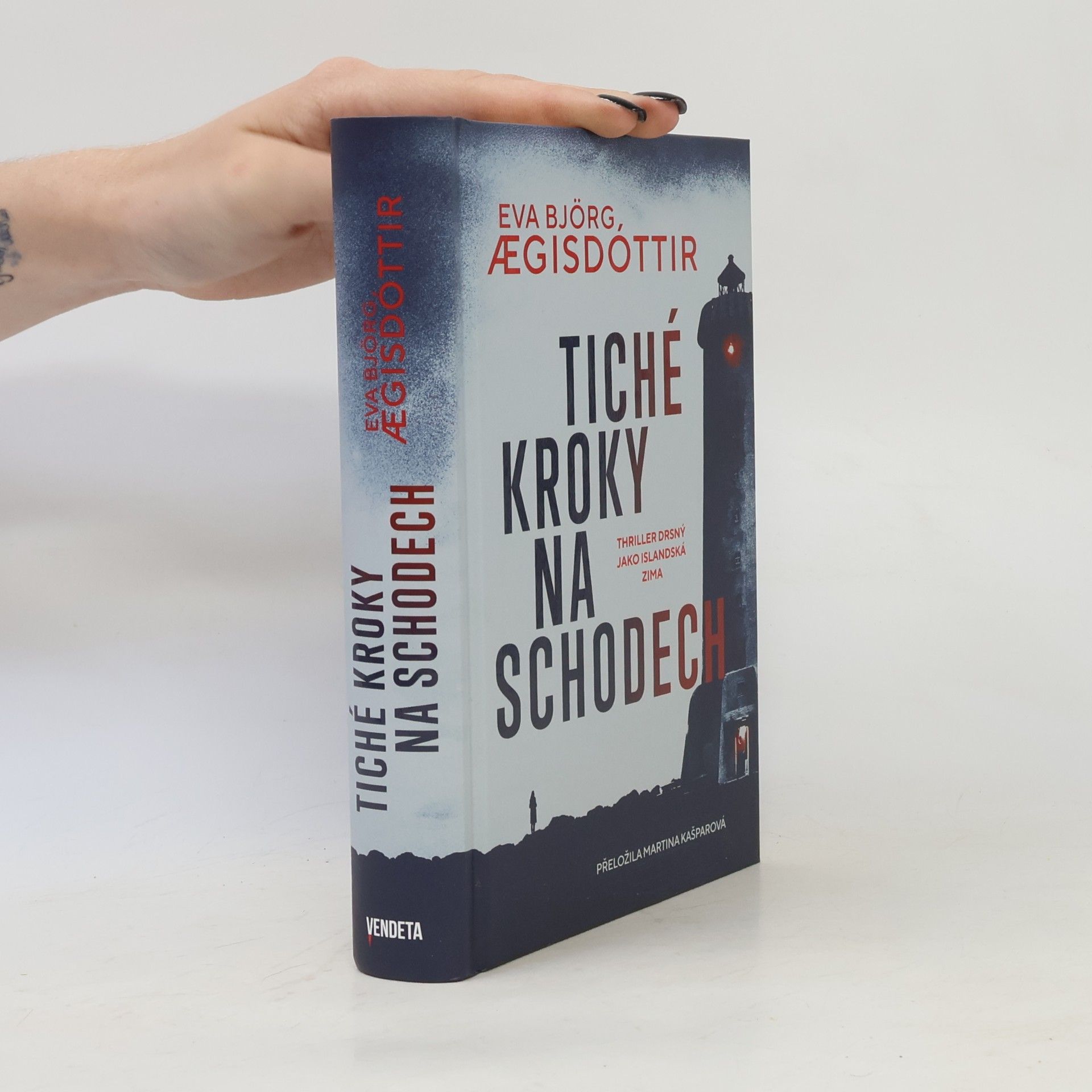 Eva Bjorg Ægisdóttir Tiché kroky na schodech