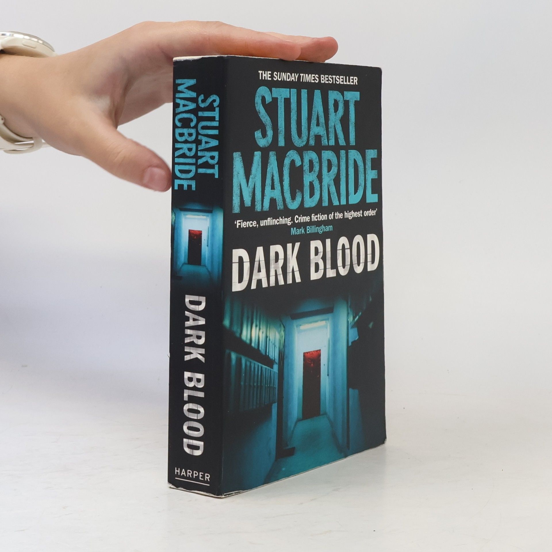 Stuart MacBride Dark blood