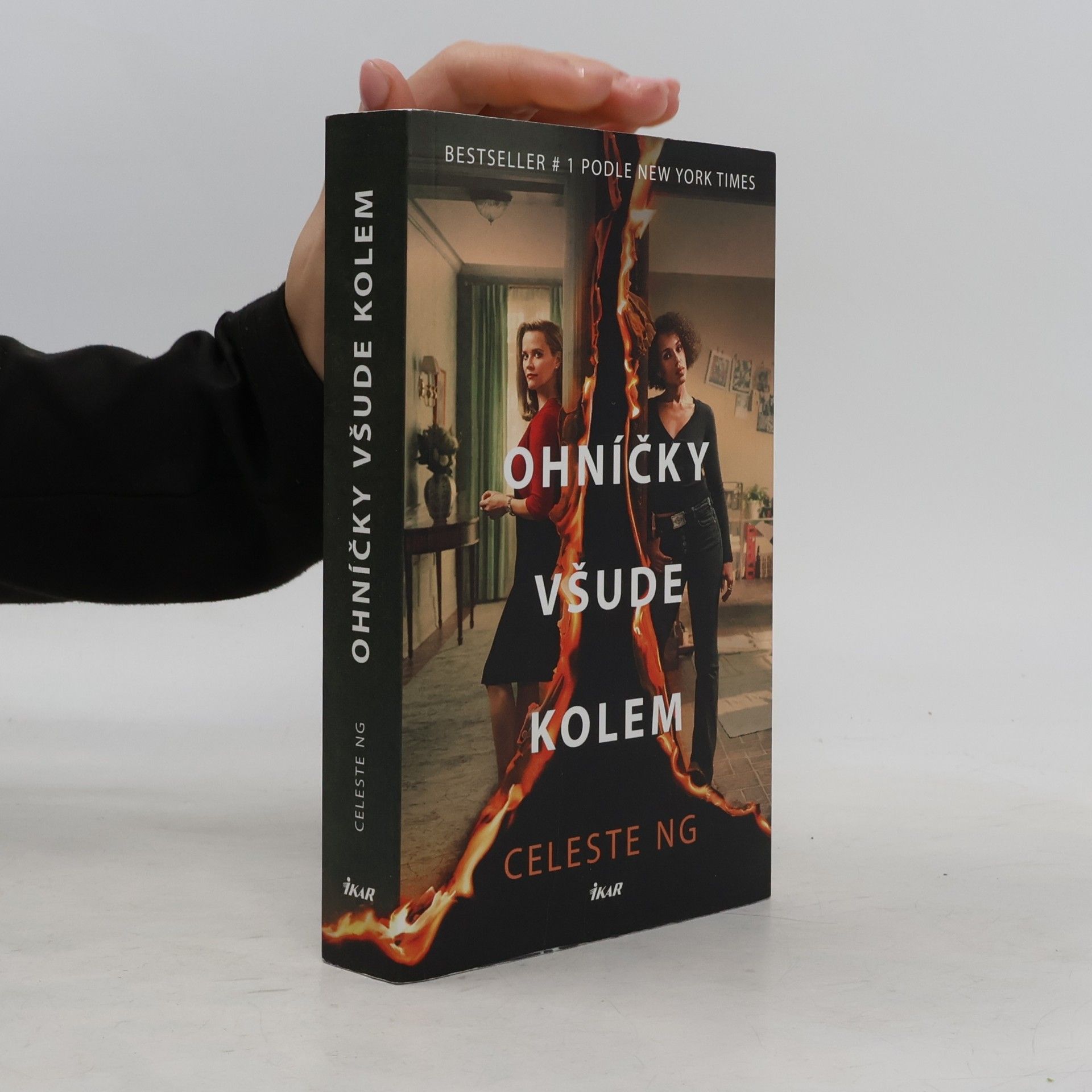 Celeste Ng Ohníčky všude kolem