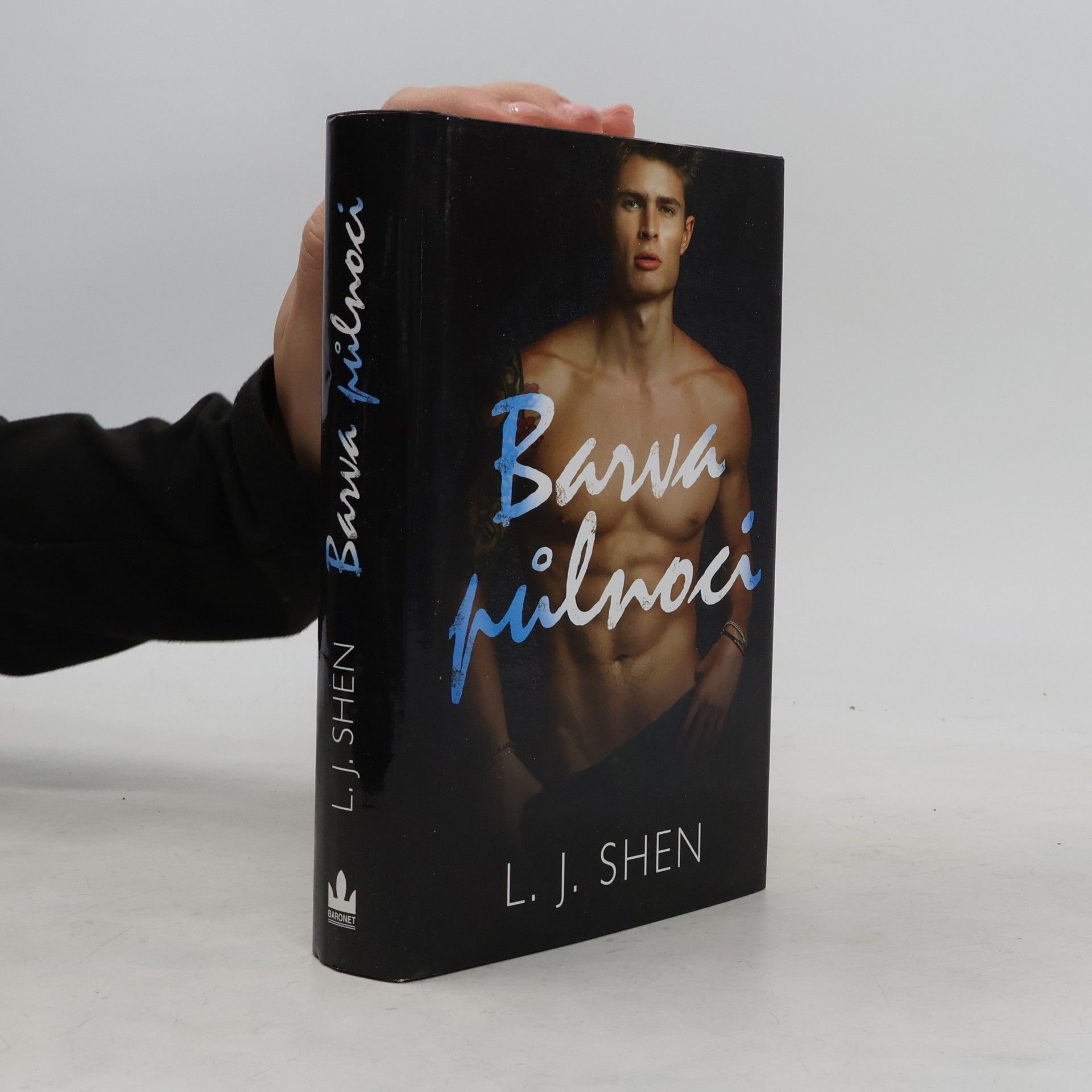 L. J. Shen Barva půlnoci