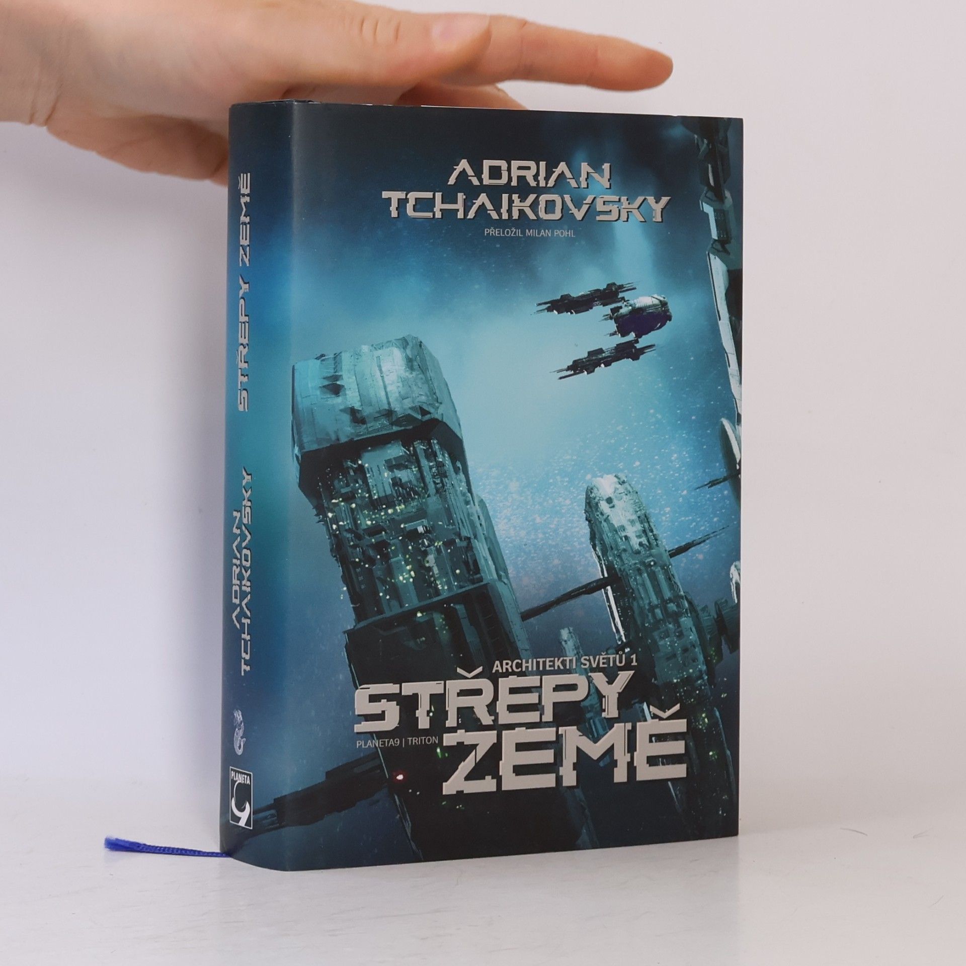Adrian Tchaikovsky Architekti světů 1. Střepy Země