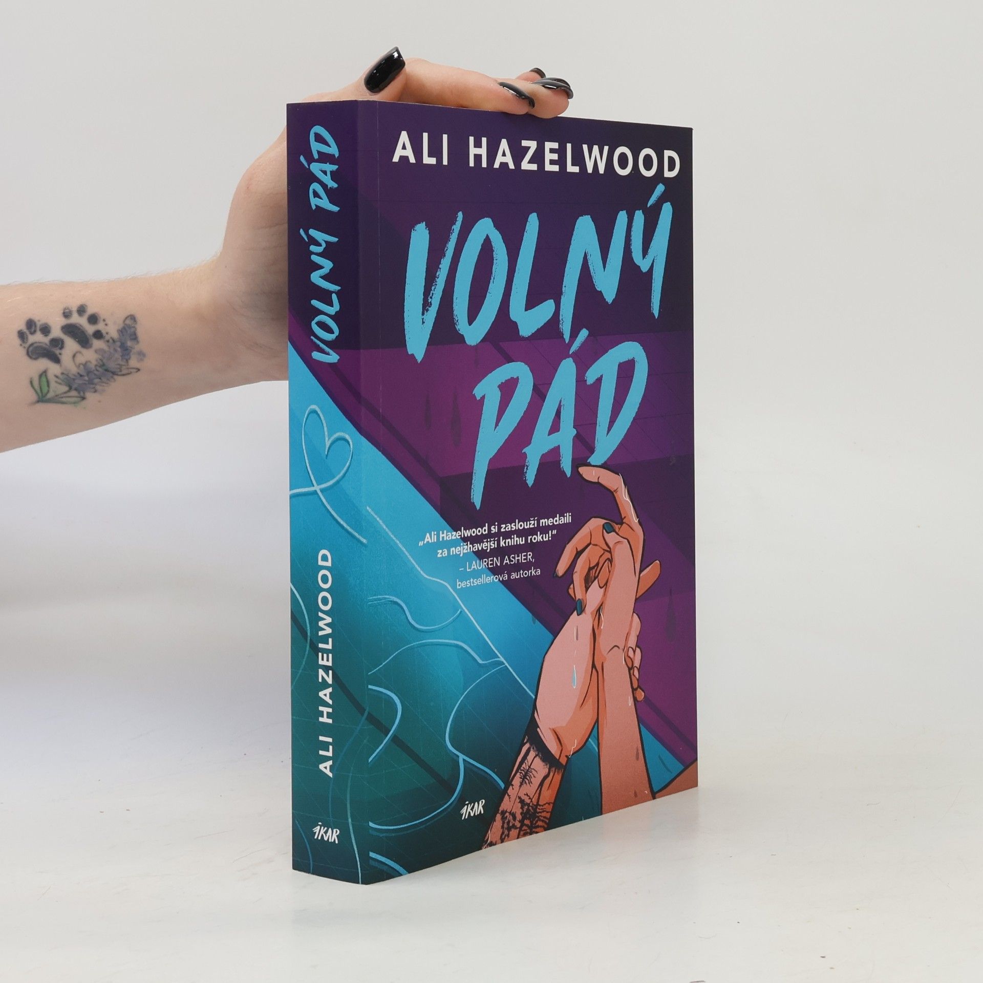 Ali Hazelwood Volný pád