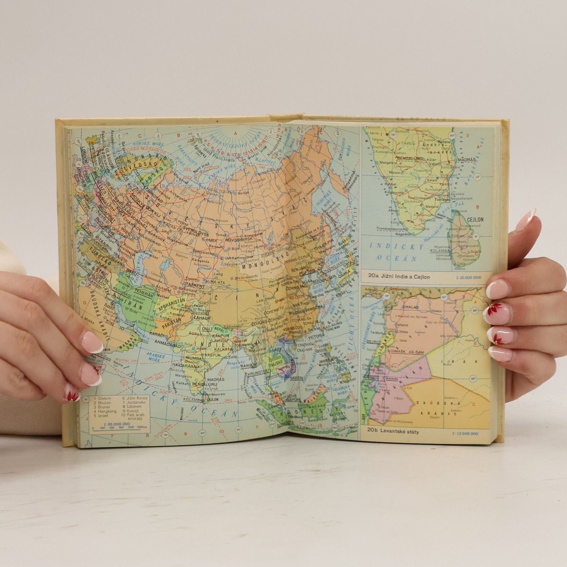 Auteurscollectief Kapesní atlas světa