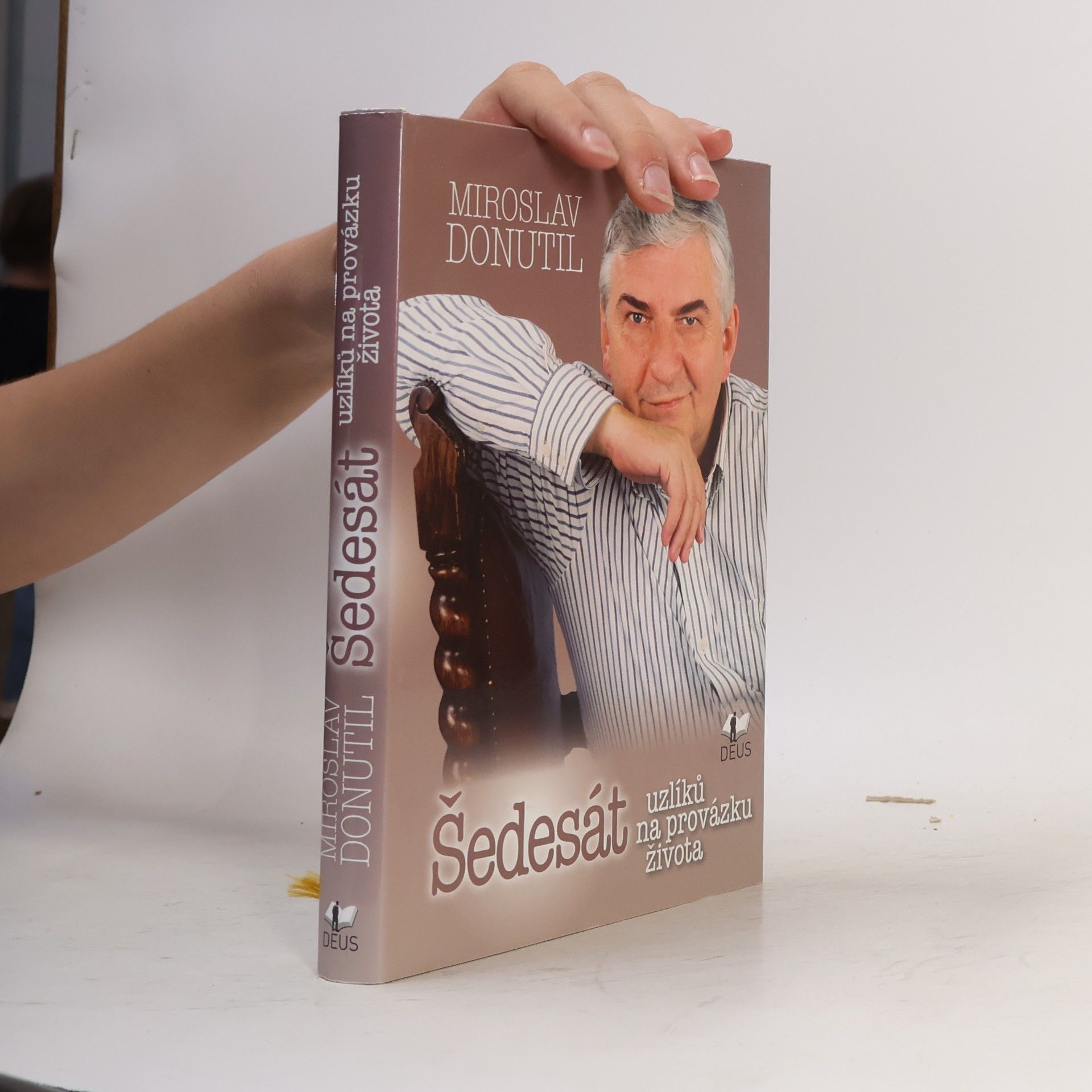 Miroslav Donutil Šedesát uzlíků na provázku života