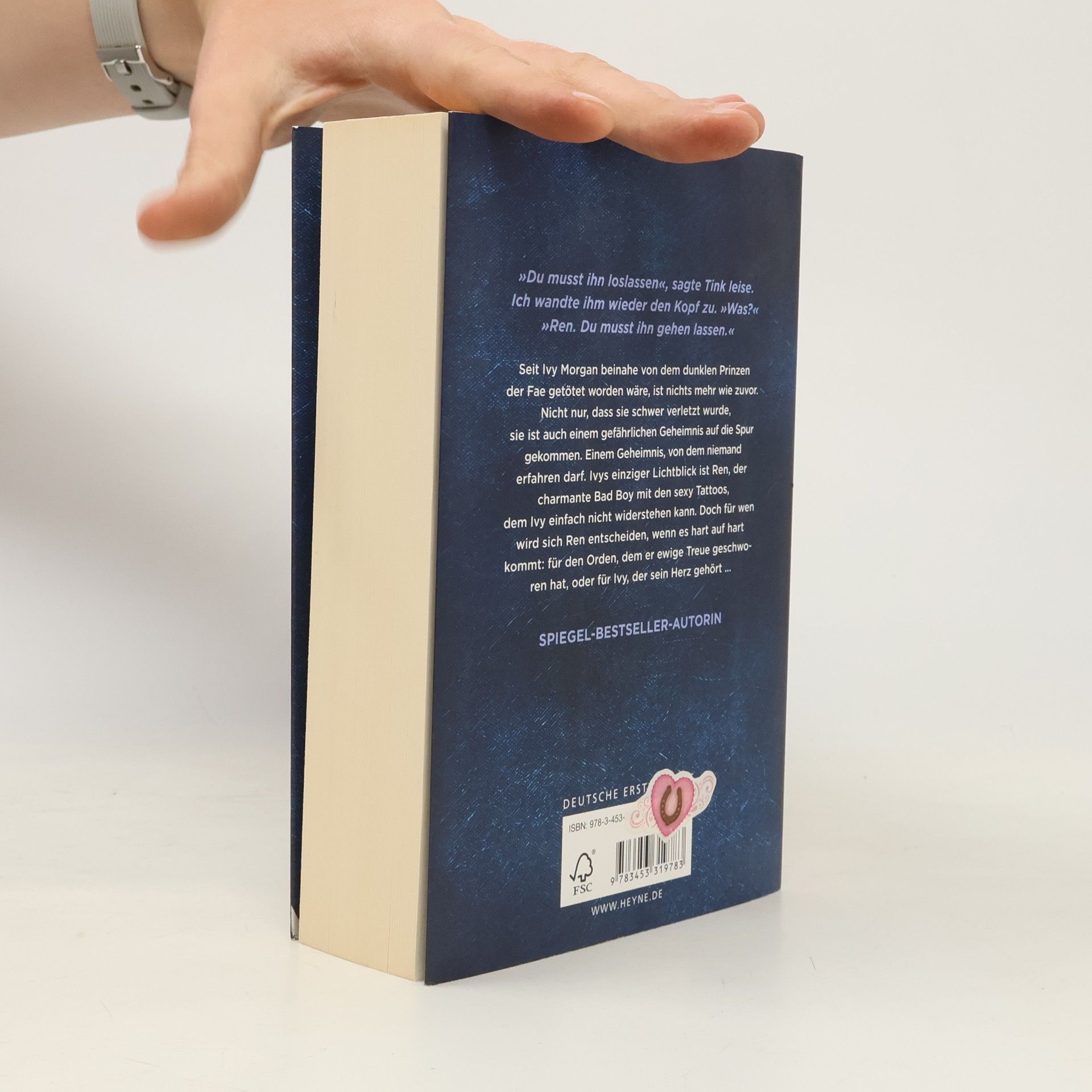 Jennifer Armentrout Torn: Eine Liebe zwischen Licht und Dunkelheit