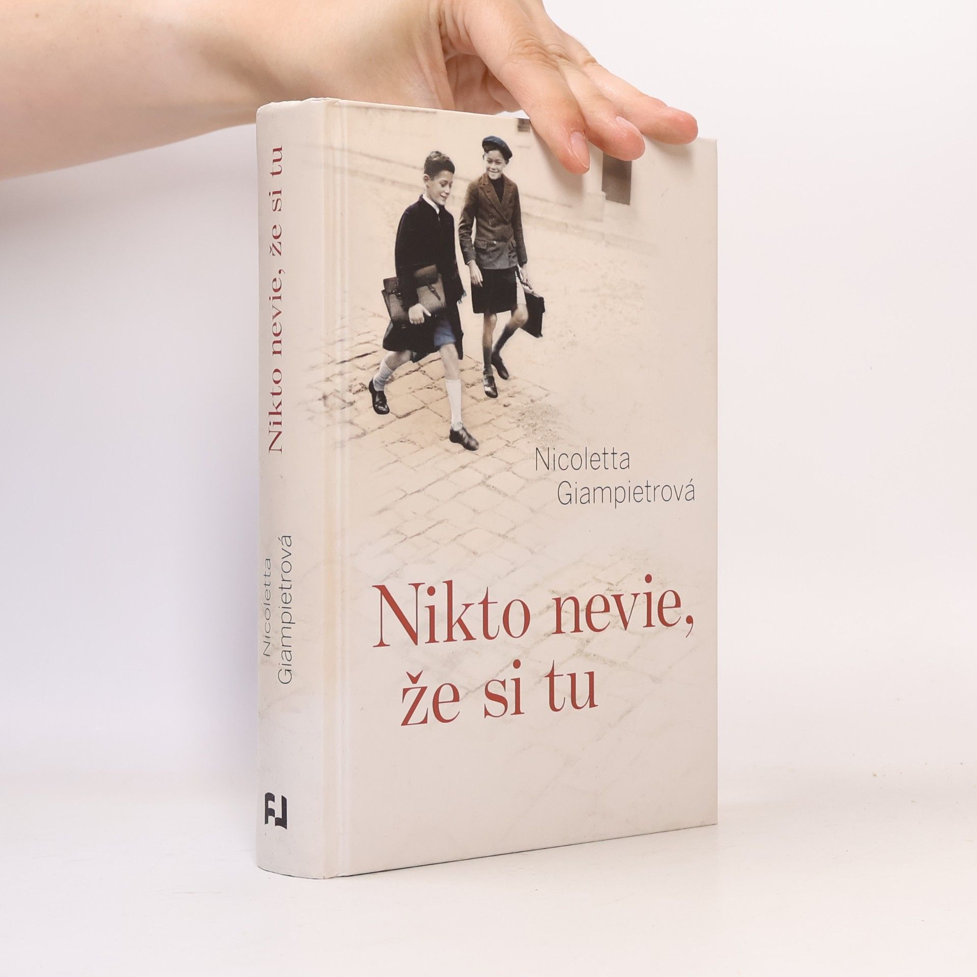 Nicoletta Giampietro Nikto nevie, že si tu