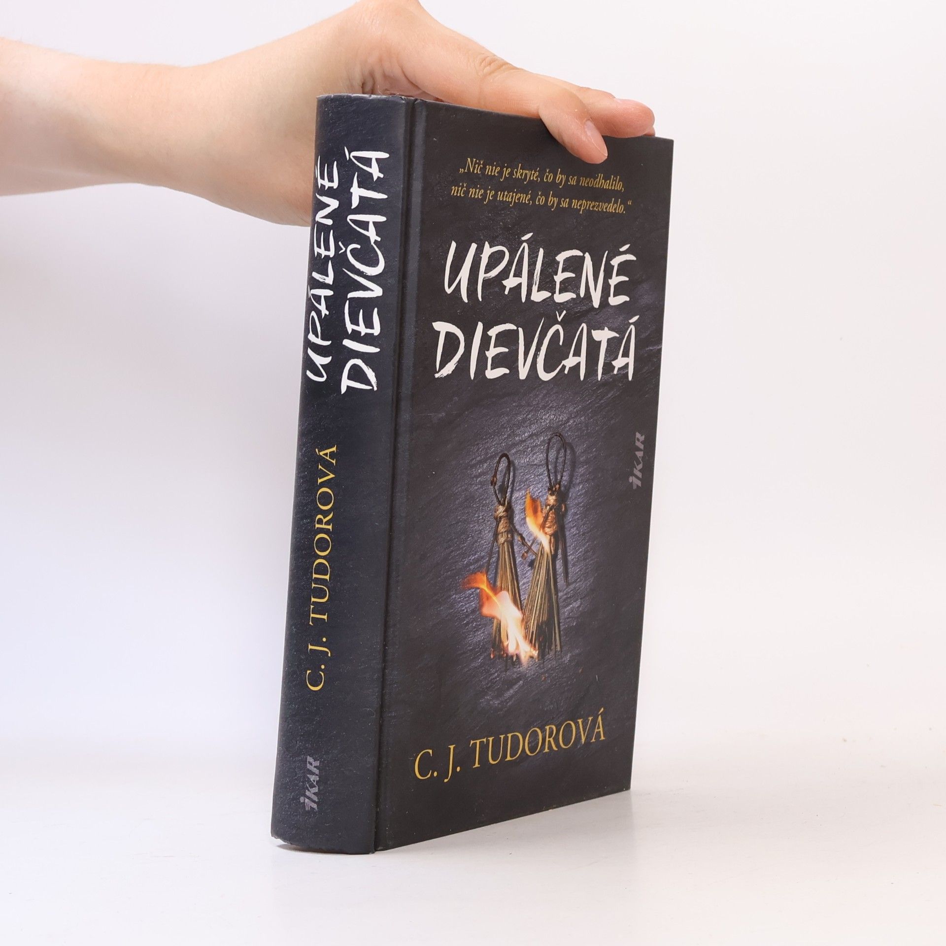 C.J. Tudor Upálené dievčatá