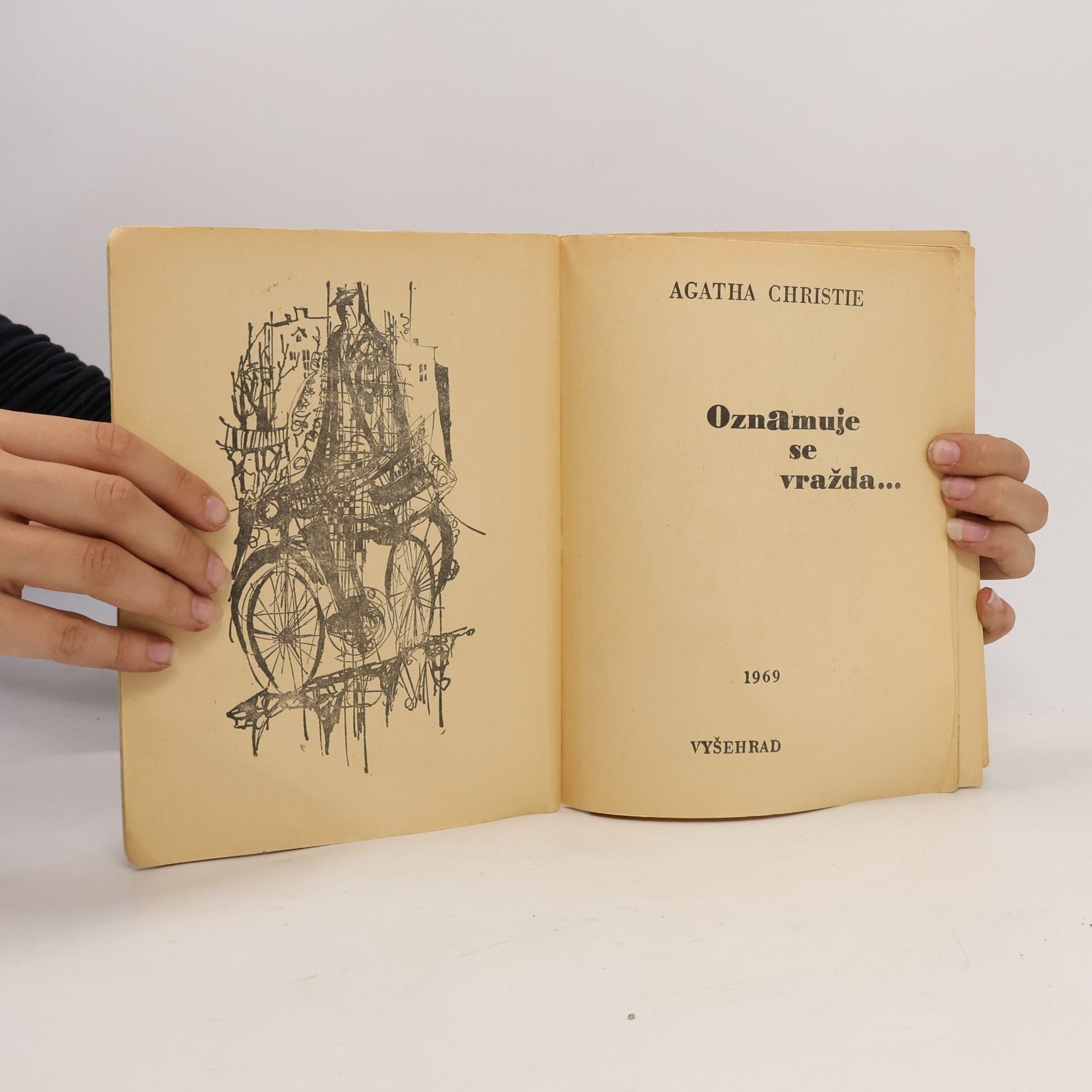Agatha Christie Oznamuje se vražda