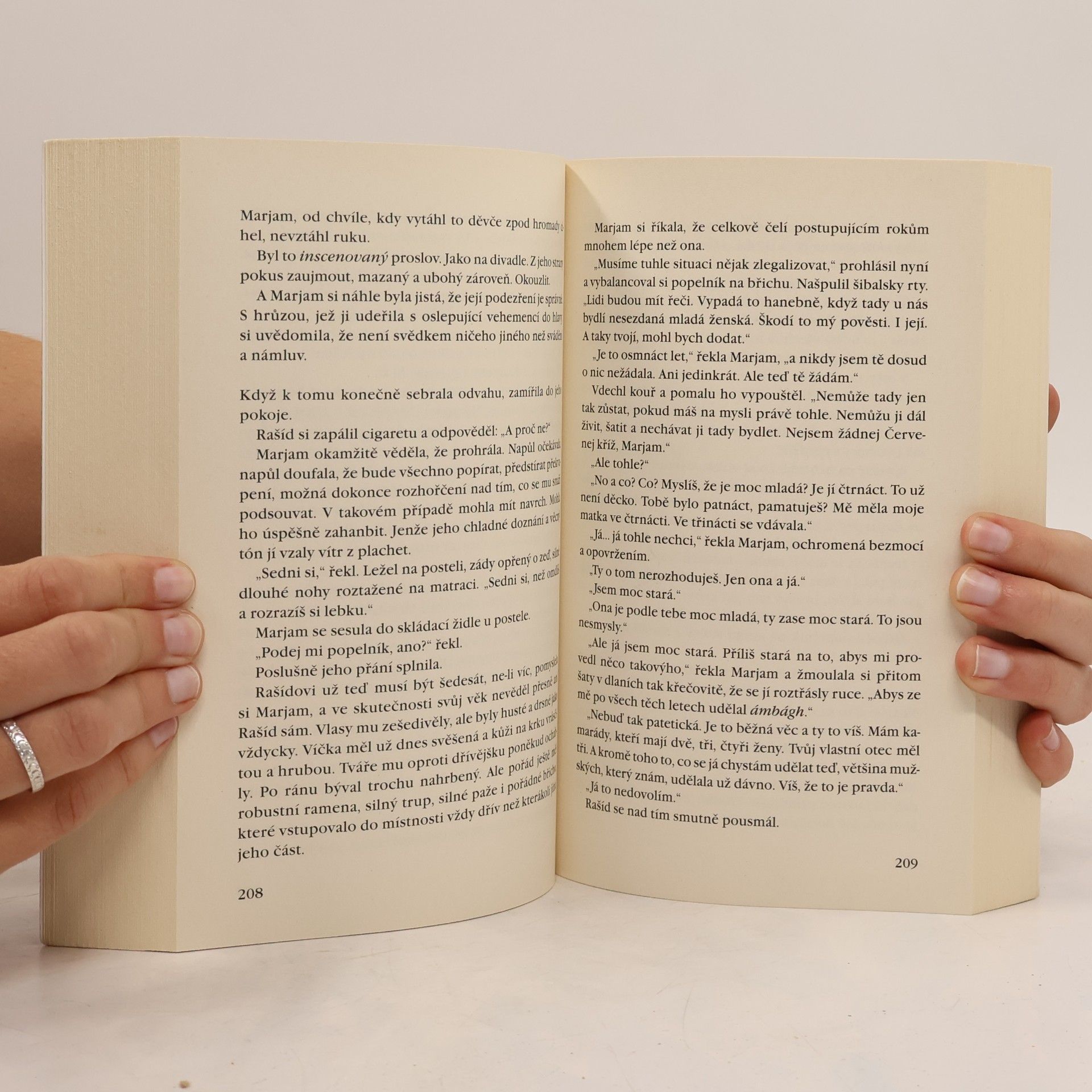 Khaled Hosseini Tisíce planoucích sluncí