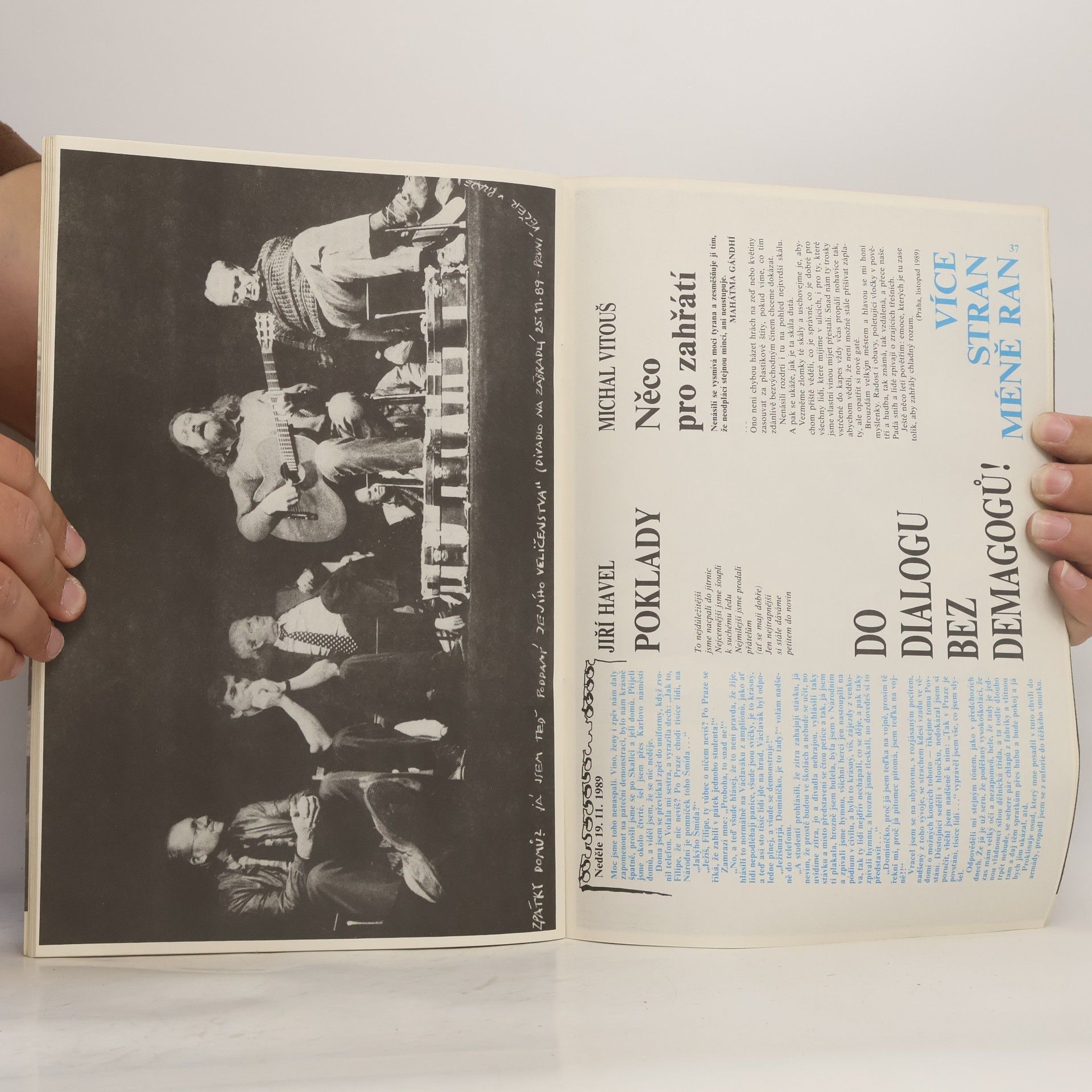 Collectif d'auteurs Sametová čítanka 1989 : [sborník literatury, fotografií a kreseb inspirovaný něžnou revolucí