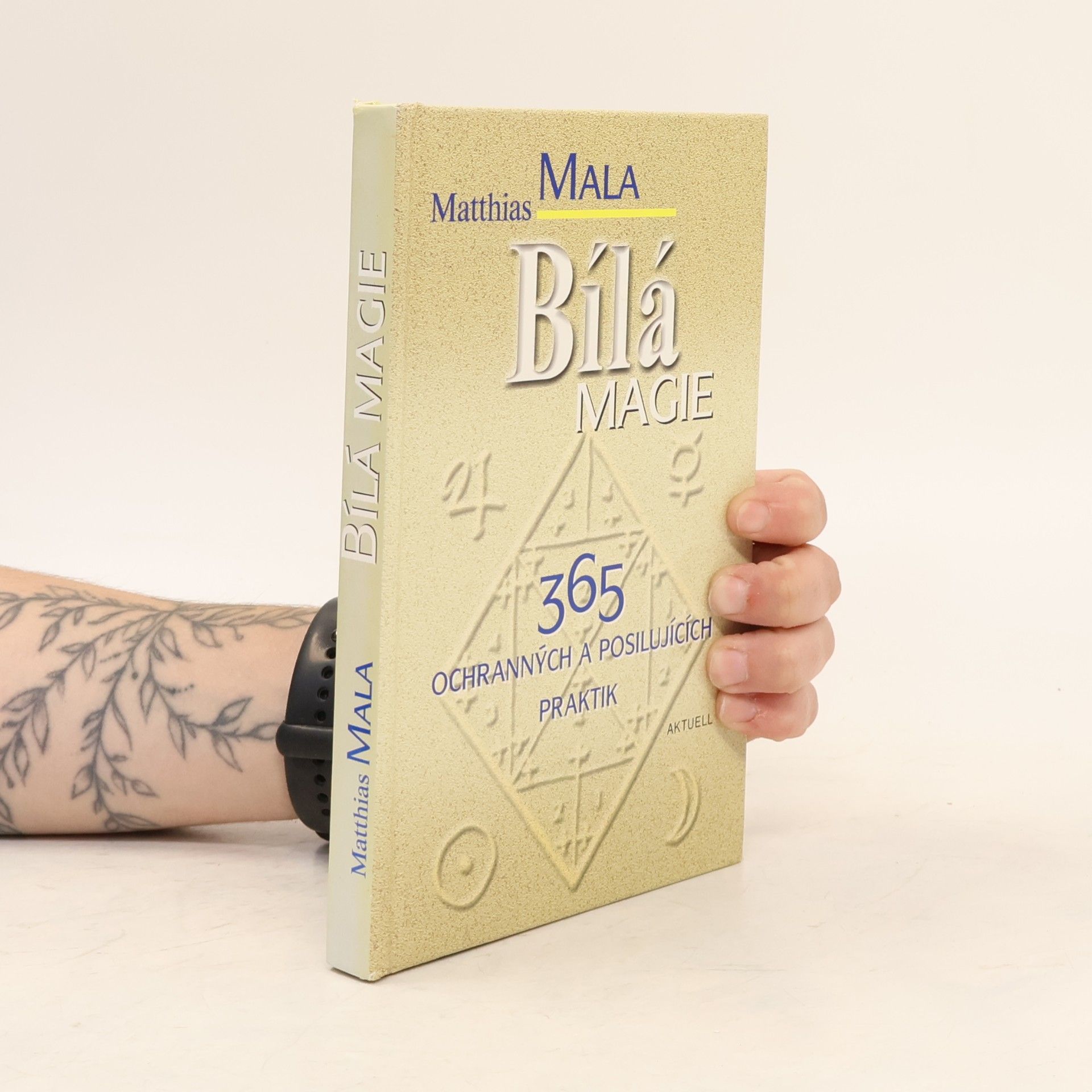 Matthias Mala Bílá magie : 365 ochranných a posilujících praktik