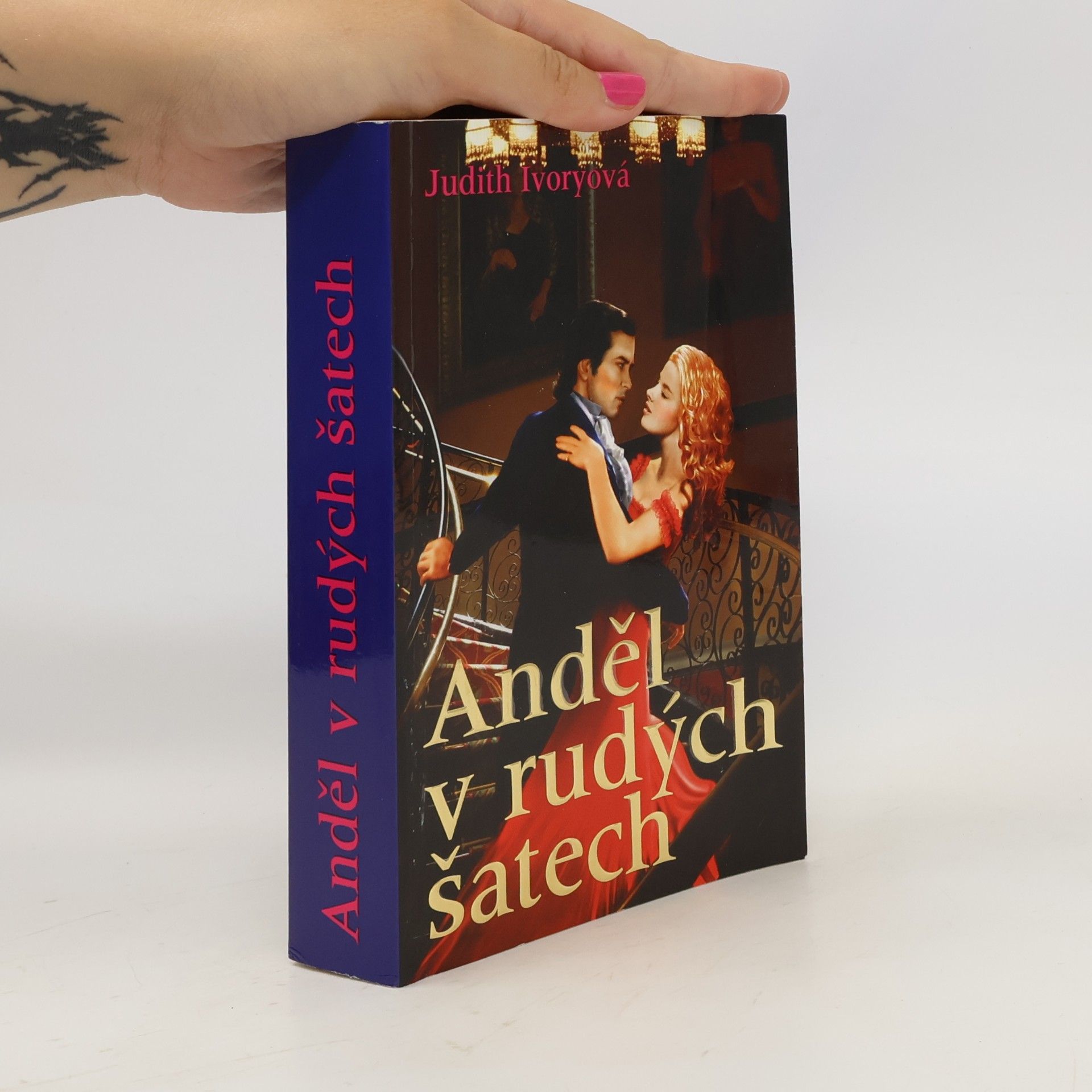 Judith Ivory Anděl v rudých šatech