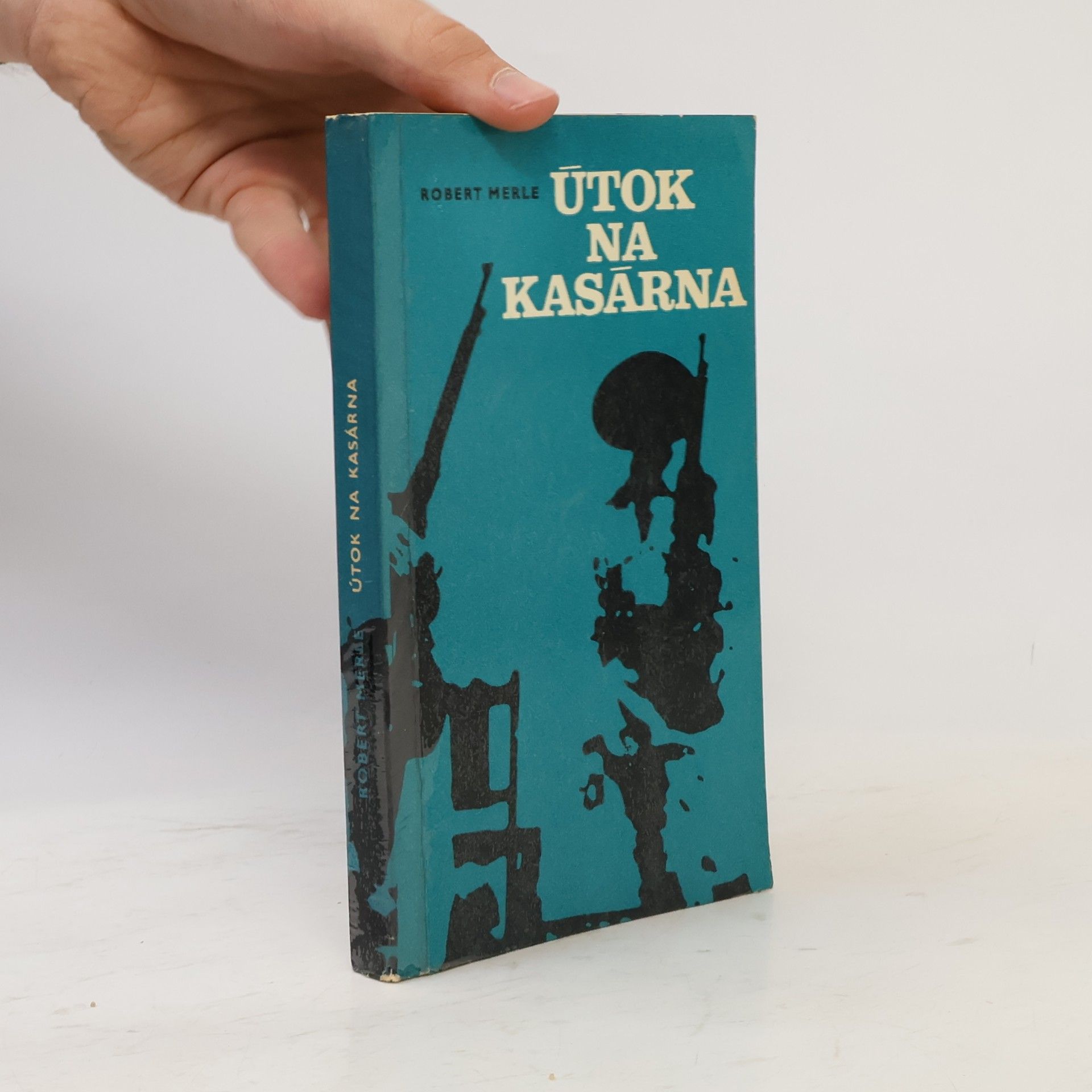 Robert Merle Útok na kasárna