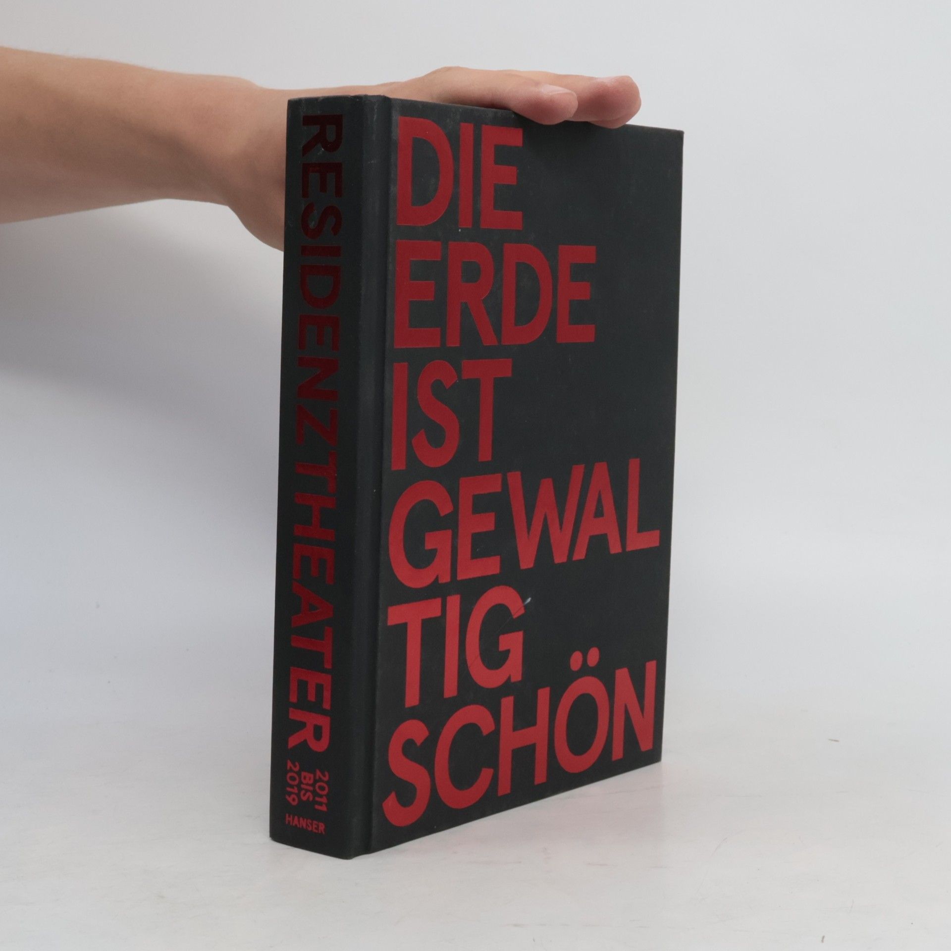 Georg Diez Die Erde ist gewaltig schön, doch sicher ist sie nicht