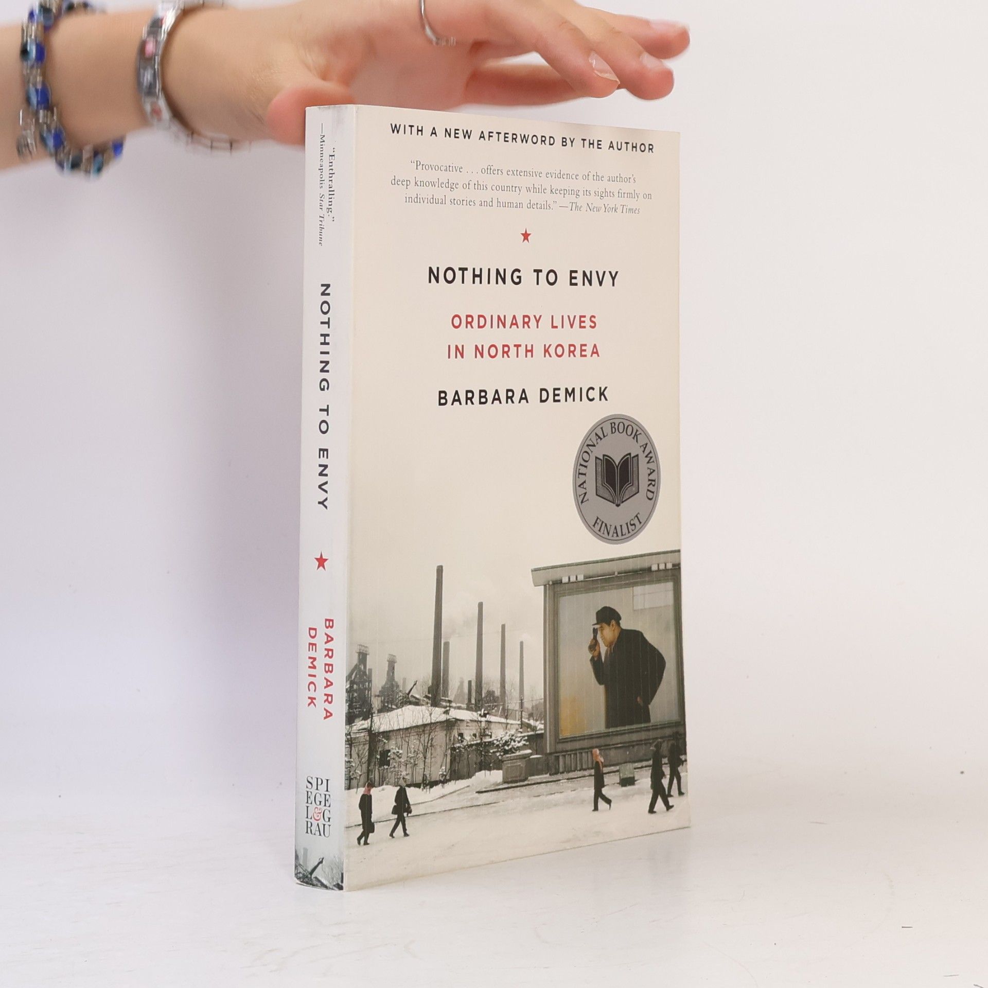 Barbara Demick Nothing to Envy: Ordinary Lives in North Korea