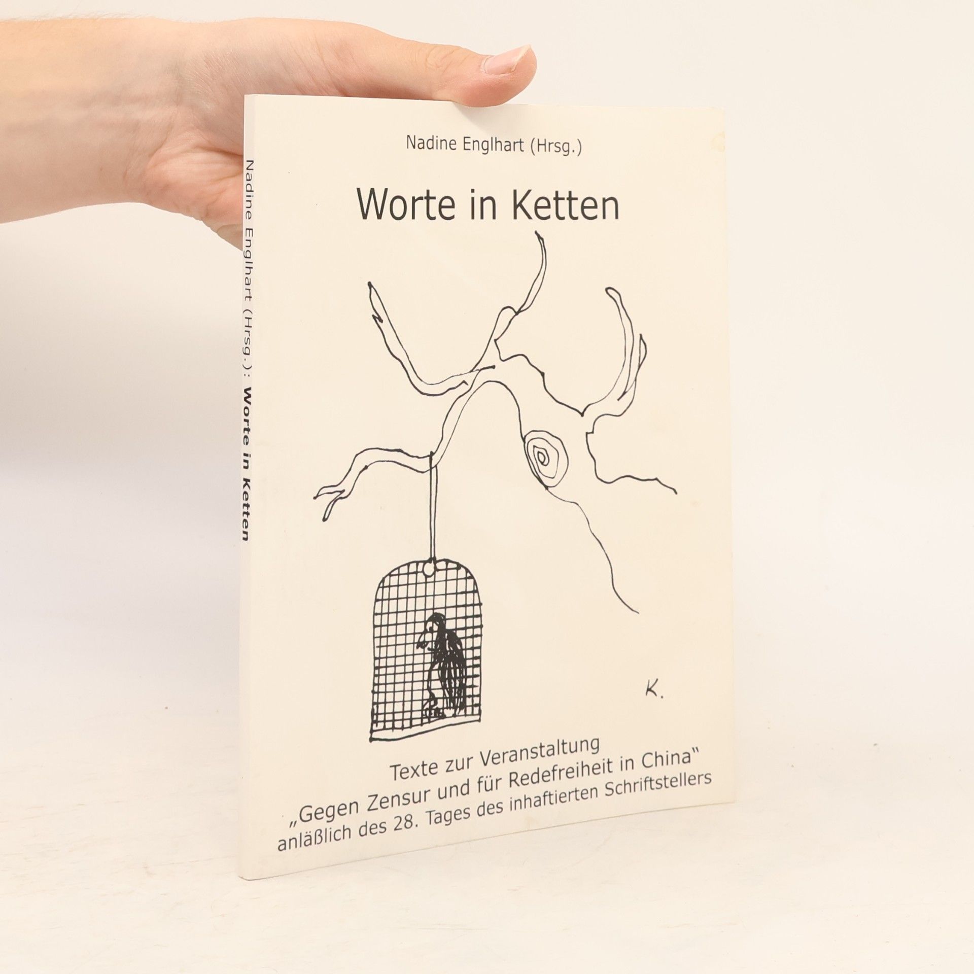 Nadine Englhart Worte in Ketten