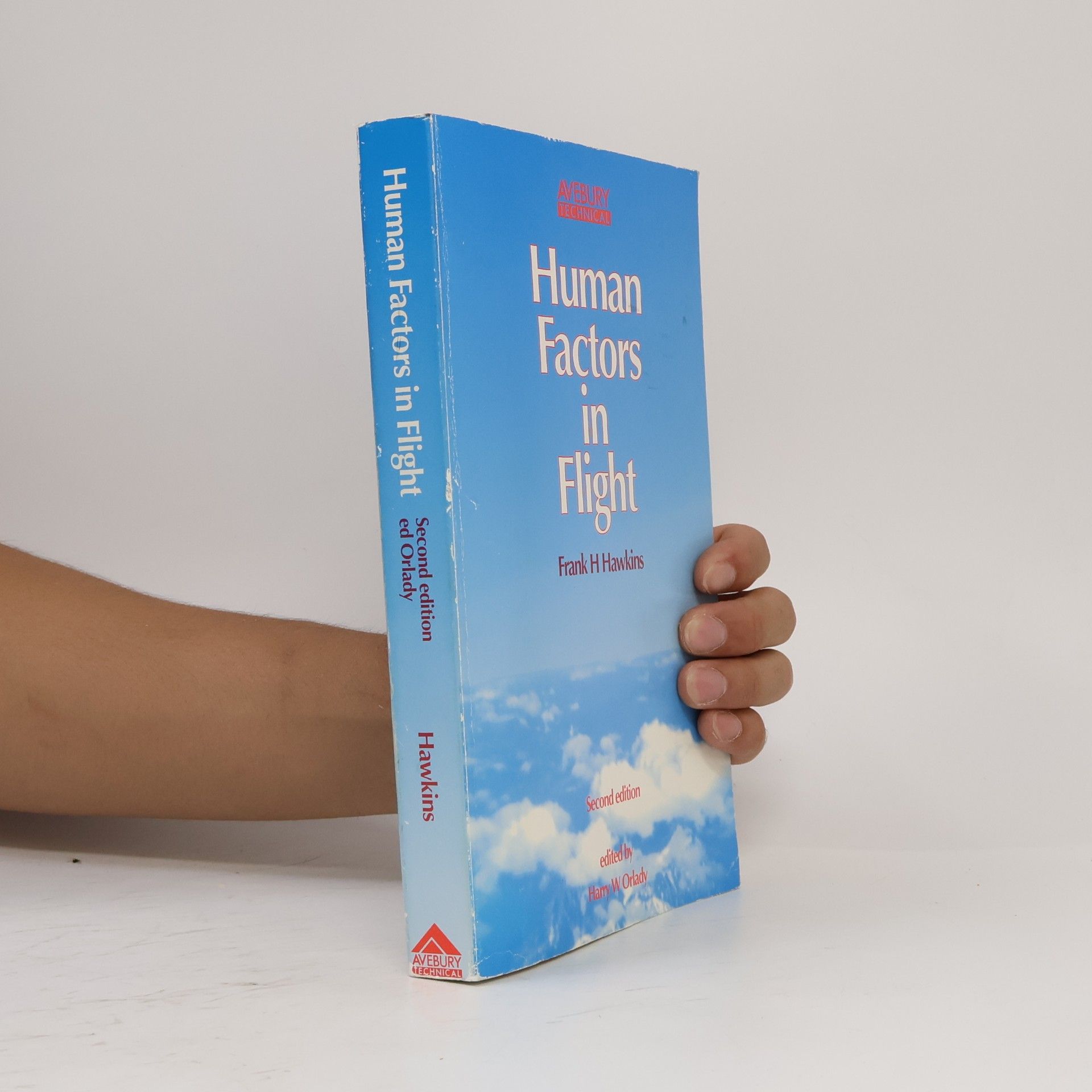 Frank H Hawkins AVEBURY TECHNICAL: Human Factors in Flight