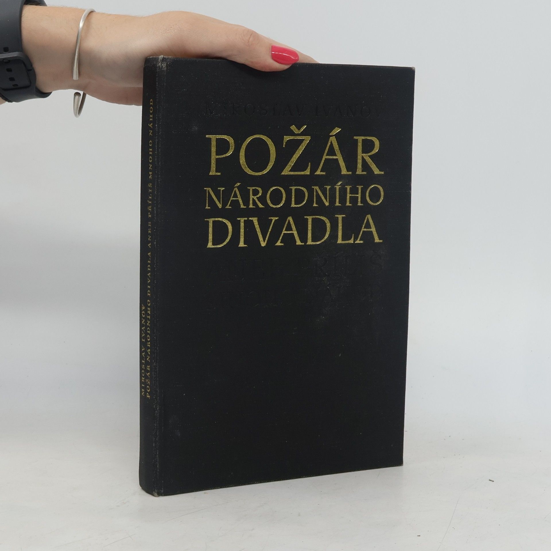 Miroslav Ivanov Požár Národního divadla aneb příliš mnoho náhod