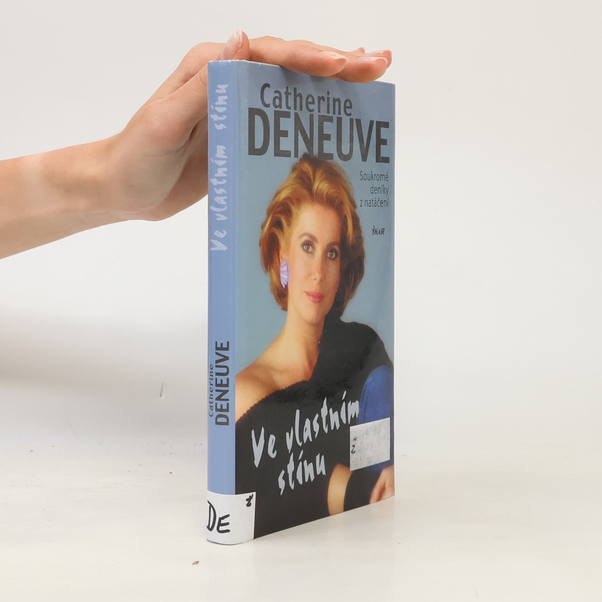 Catherine Deneuve Ve vlastním stínu : soukromé deníky z natáčení