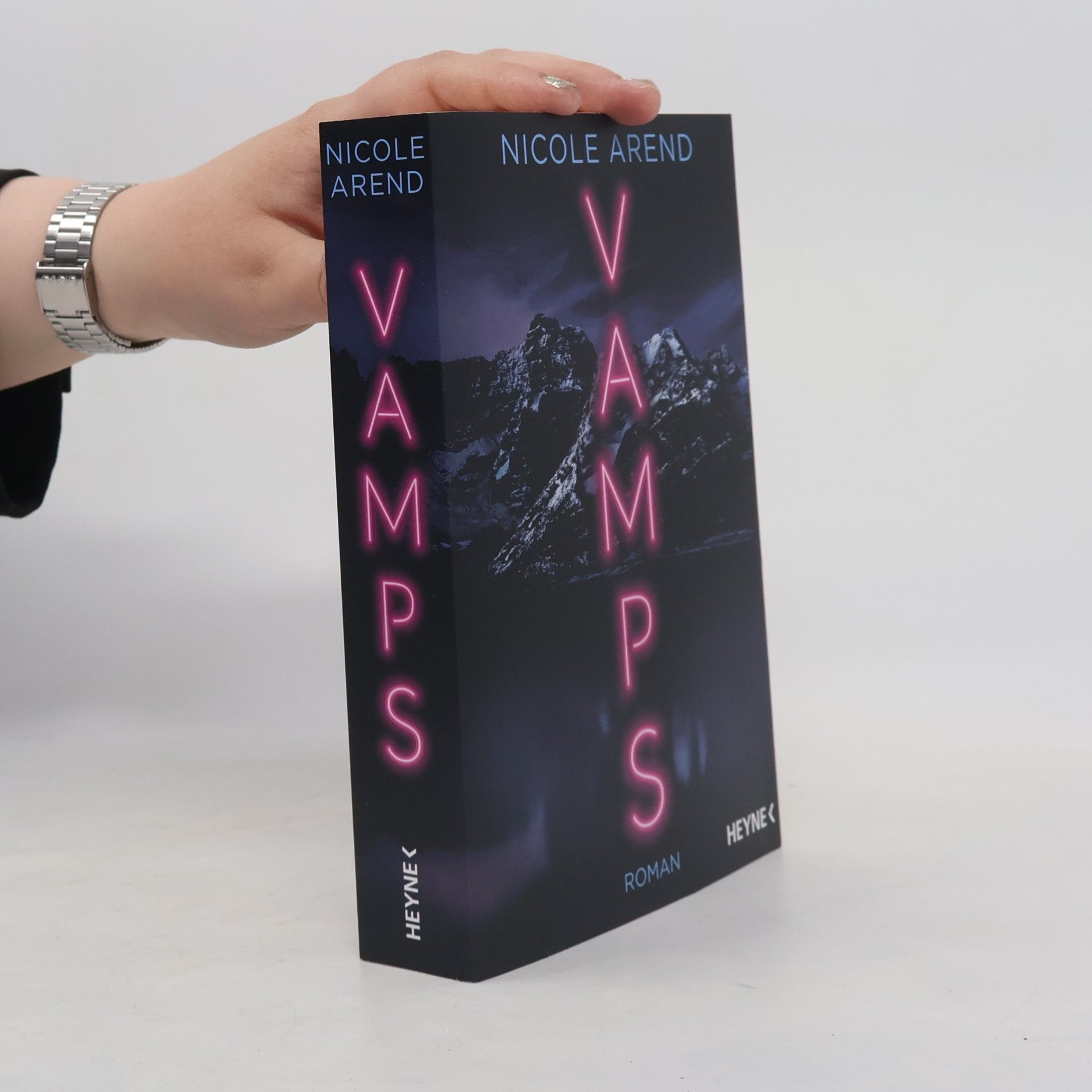 Nicole Arend Vamps