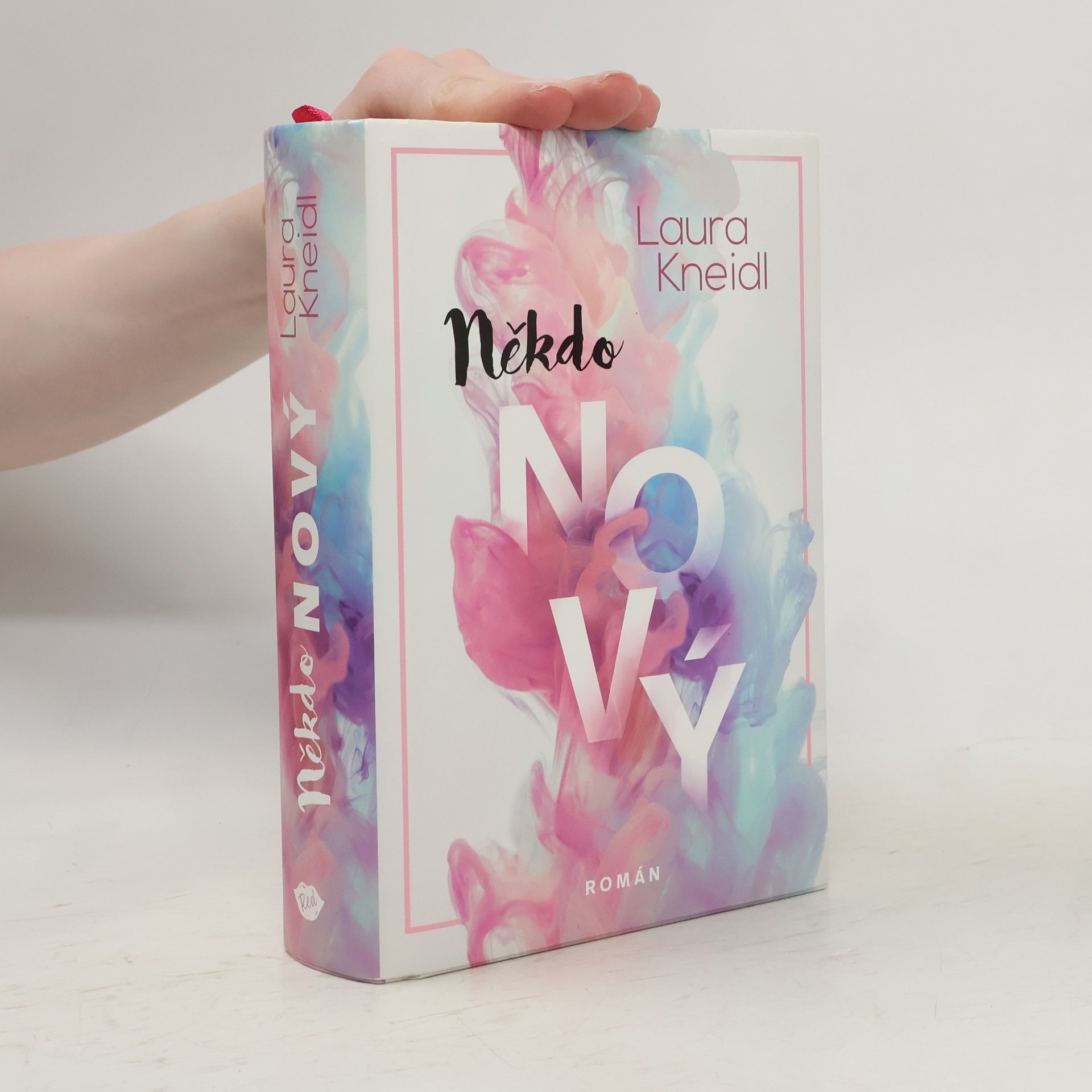Laura Kneidl Někdo nový