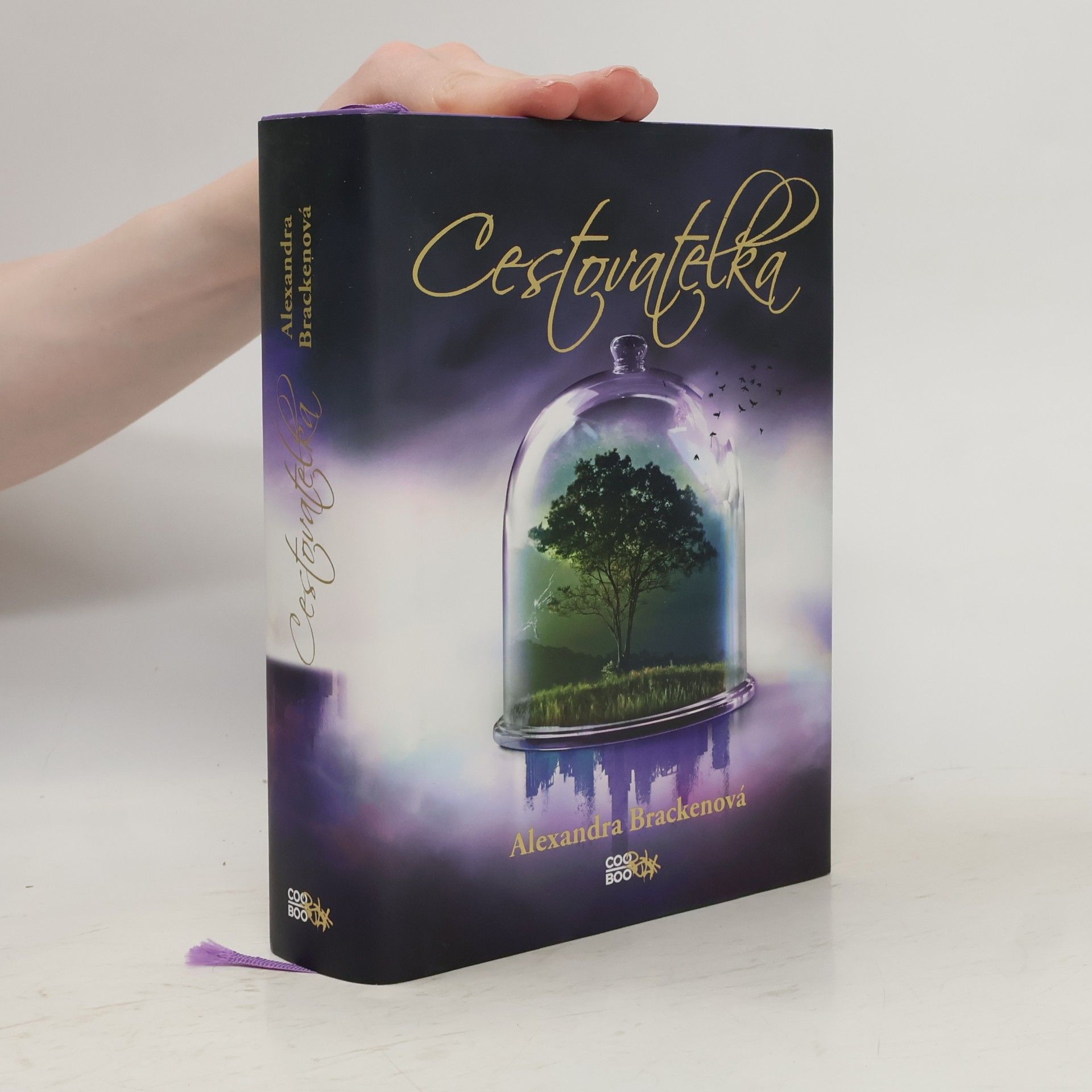 Alexandra Brackenová Cestovatelka