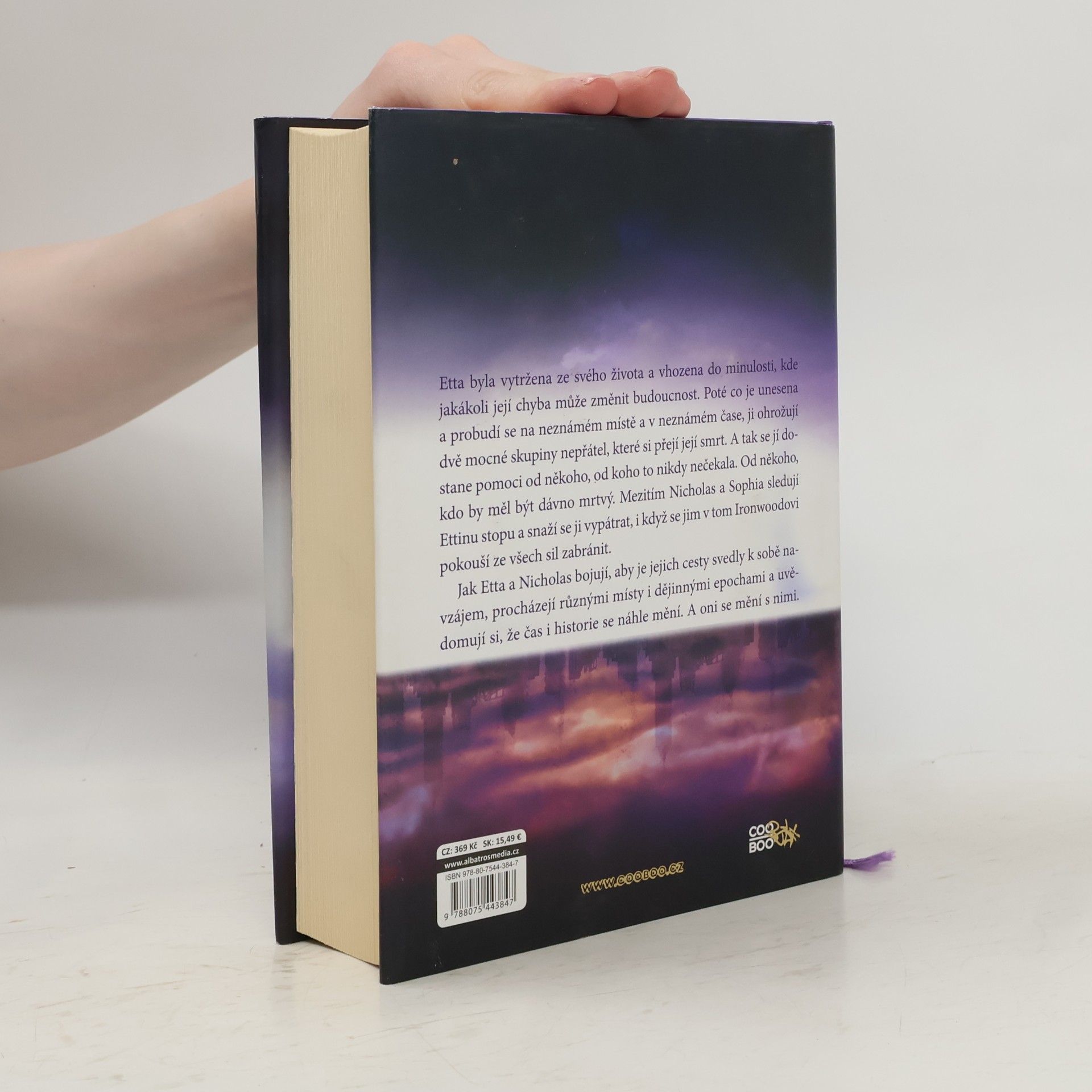 Alexandra Brackenová Cestovatelka