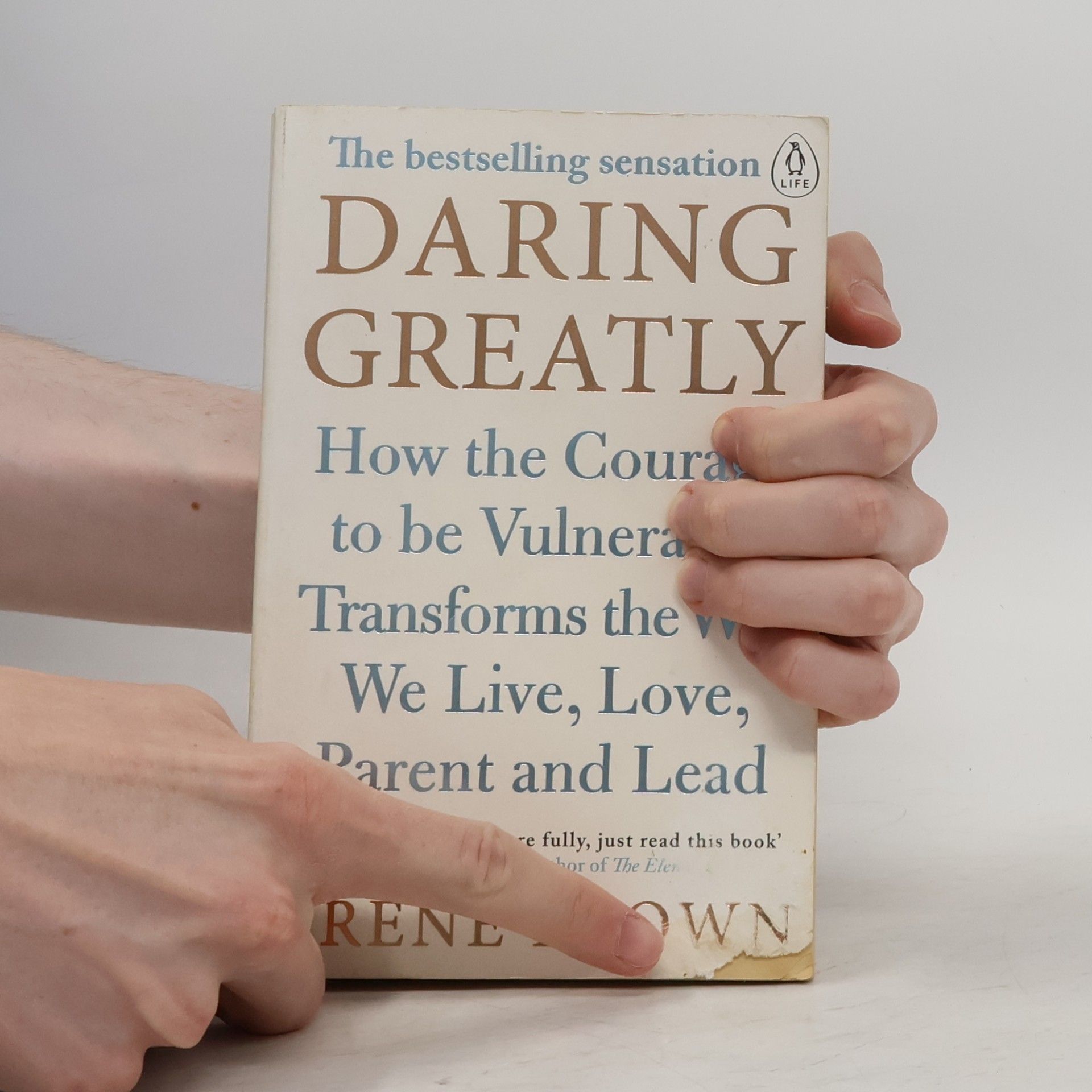 Brené Brown Daring greatly : how the courage to be vulnerable transforms the way we live, love, parent and lead