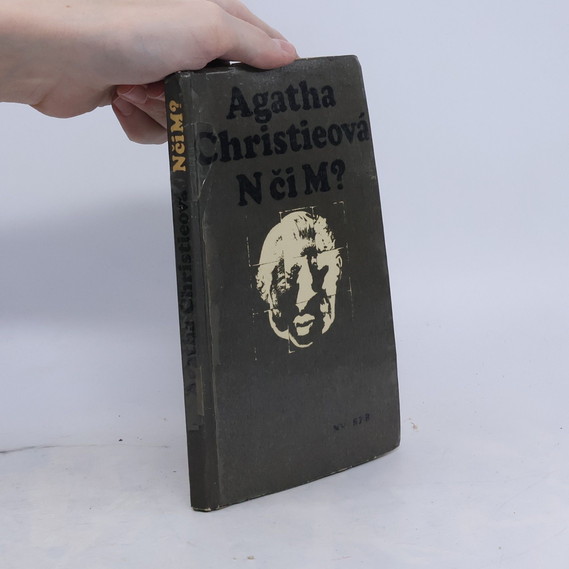 Agatha Christie N či M?