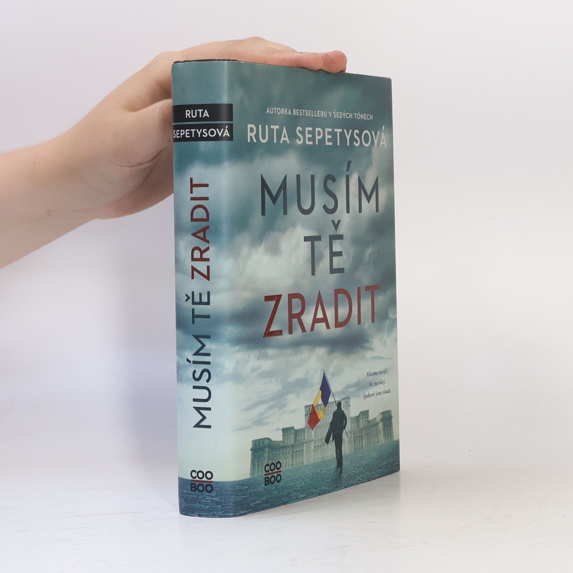 Ruta Sepetys Musím tě zradit