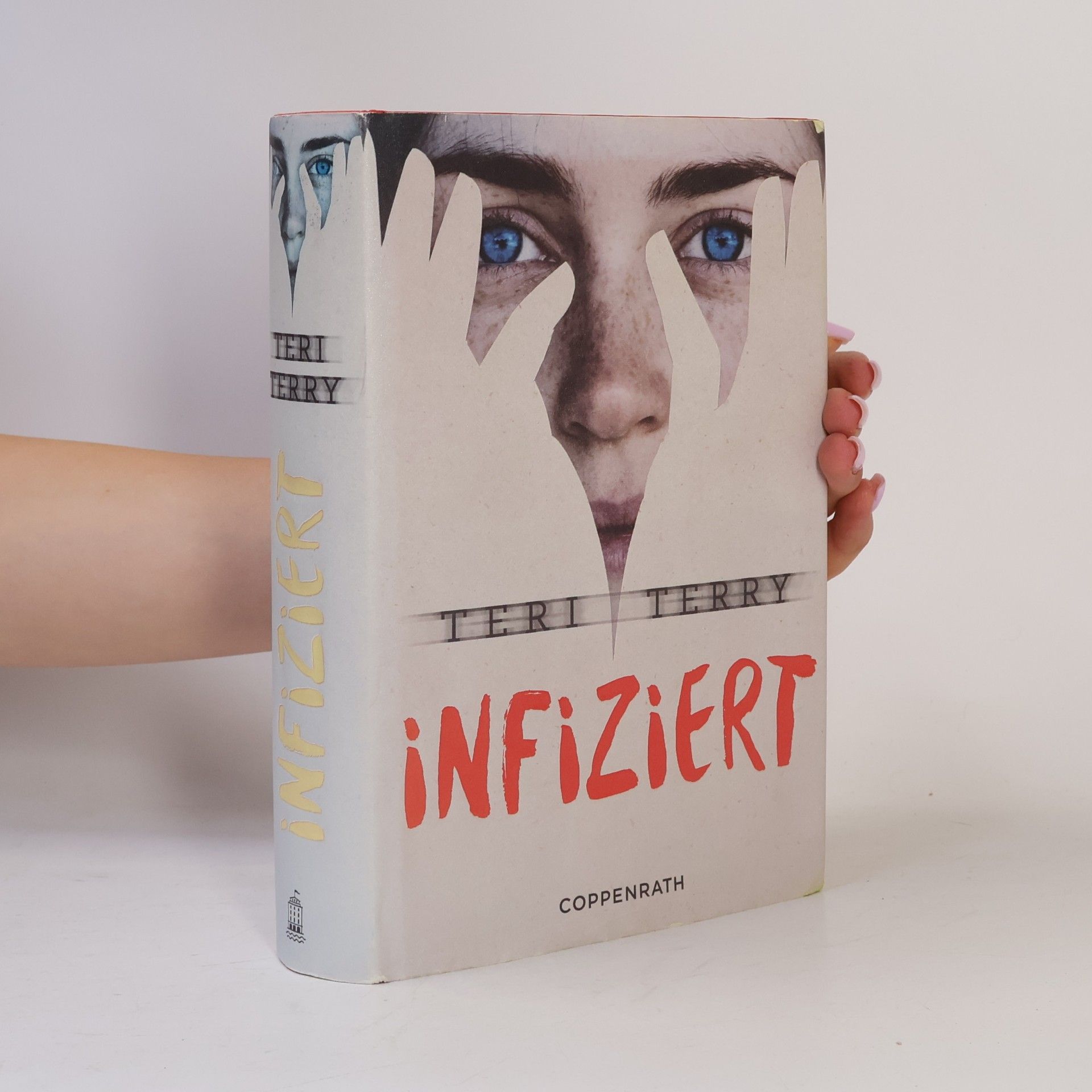 Teri Terry Infiziert