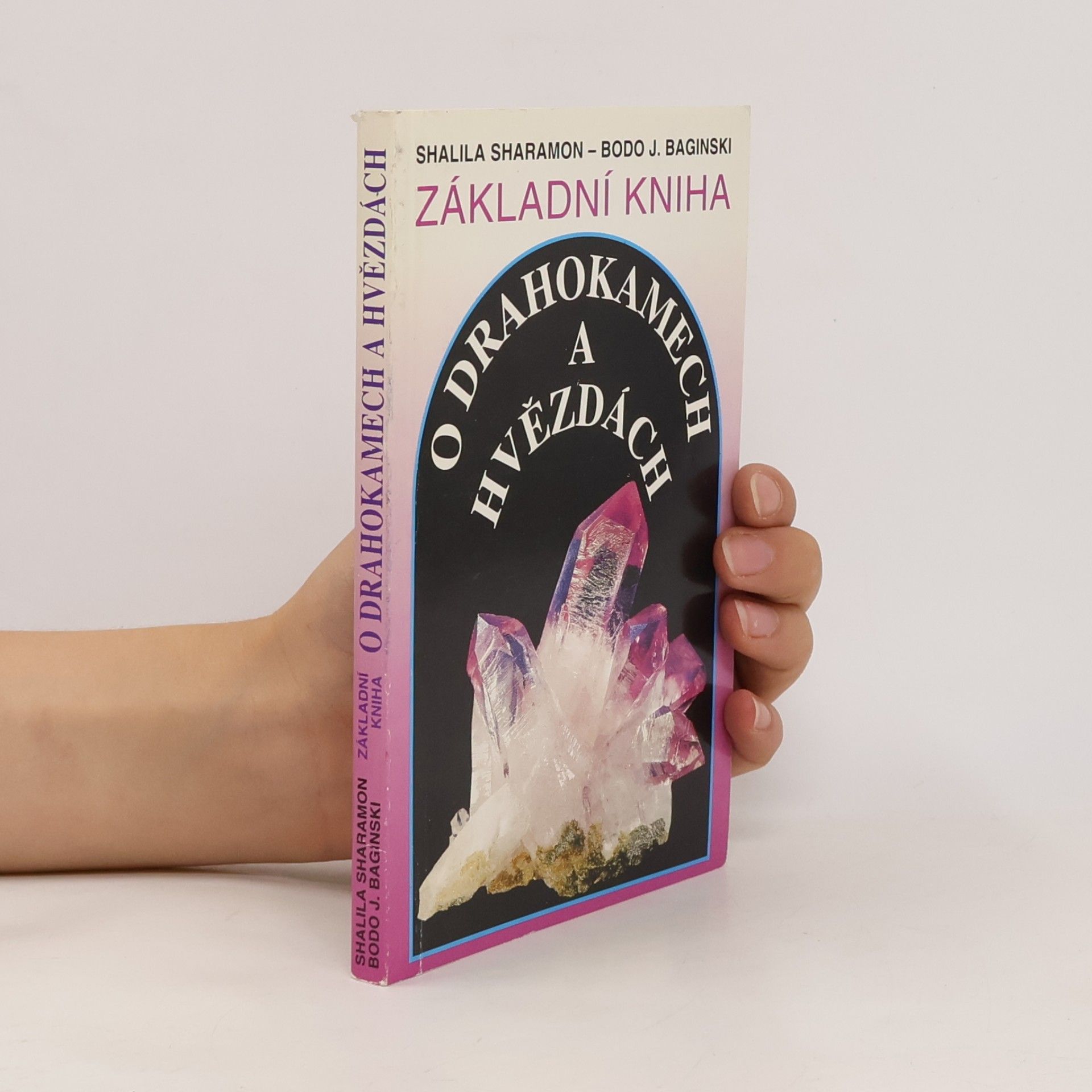 Shalila Sharamon Základní kniha o drahokamech a hvězdách. Tajemné síly drahých kamenů a jejich vztah k dvanácti znamením zvěrokruhu
