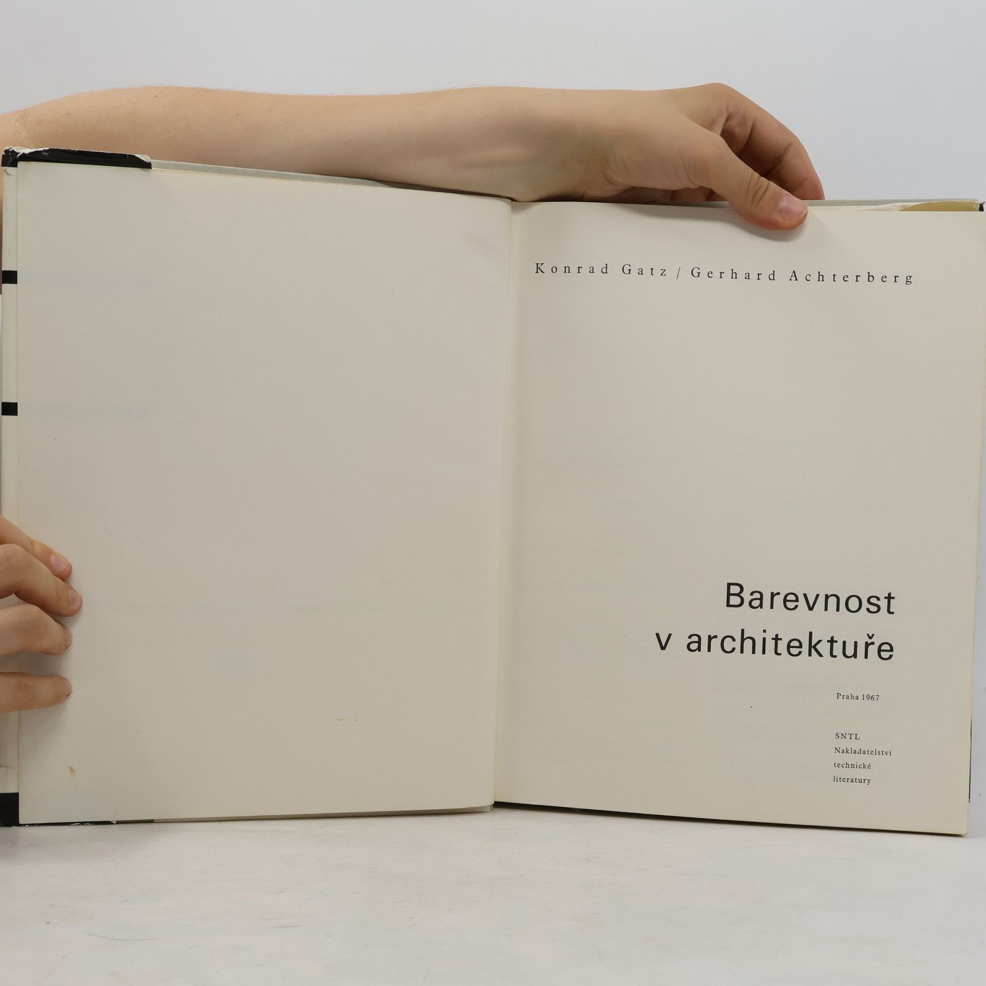 Konrad Gatz Barevnost v architektuře