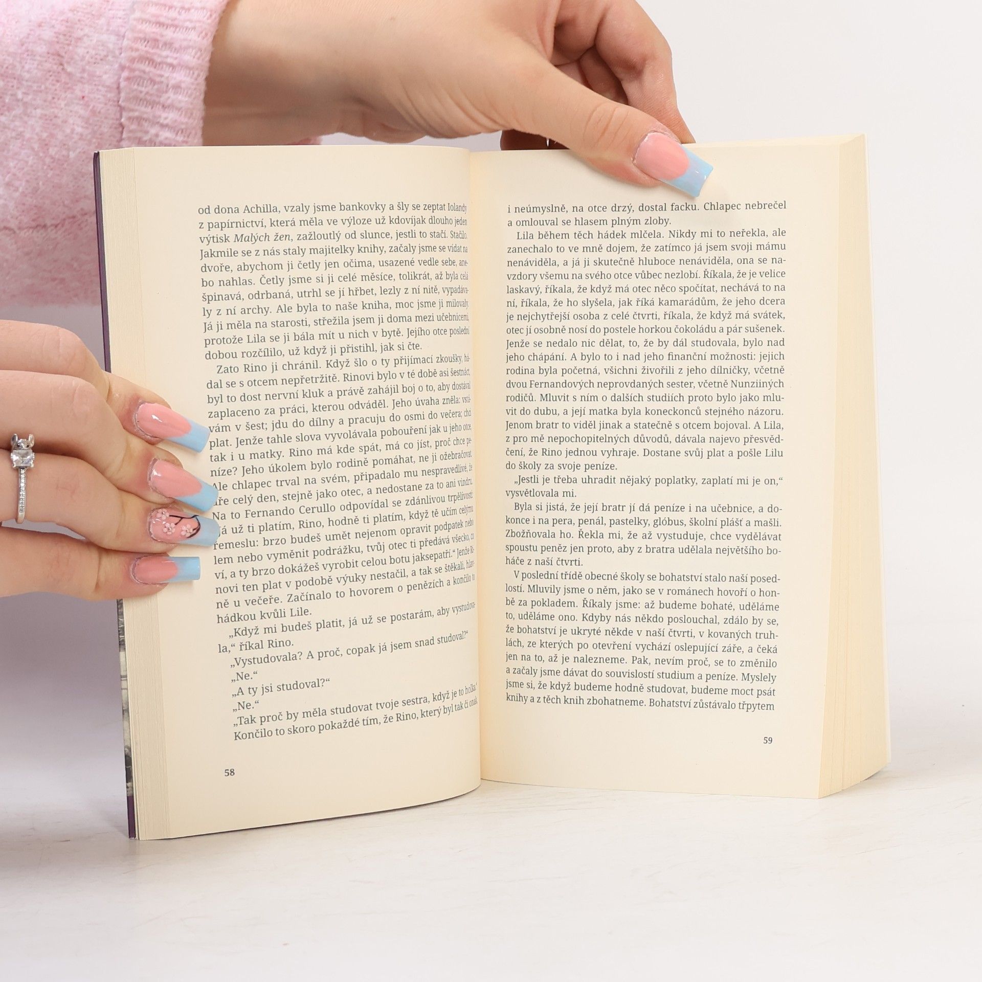Elena Ferrante Geniální přítelkyně 1. Dětství a dospívání